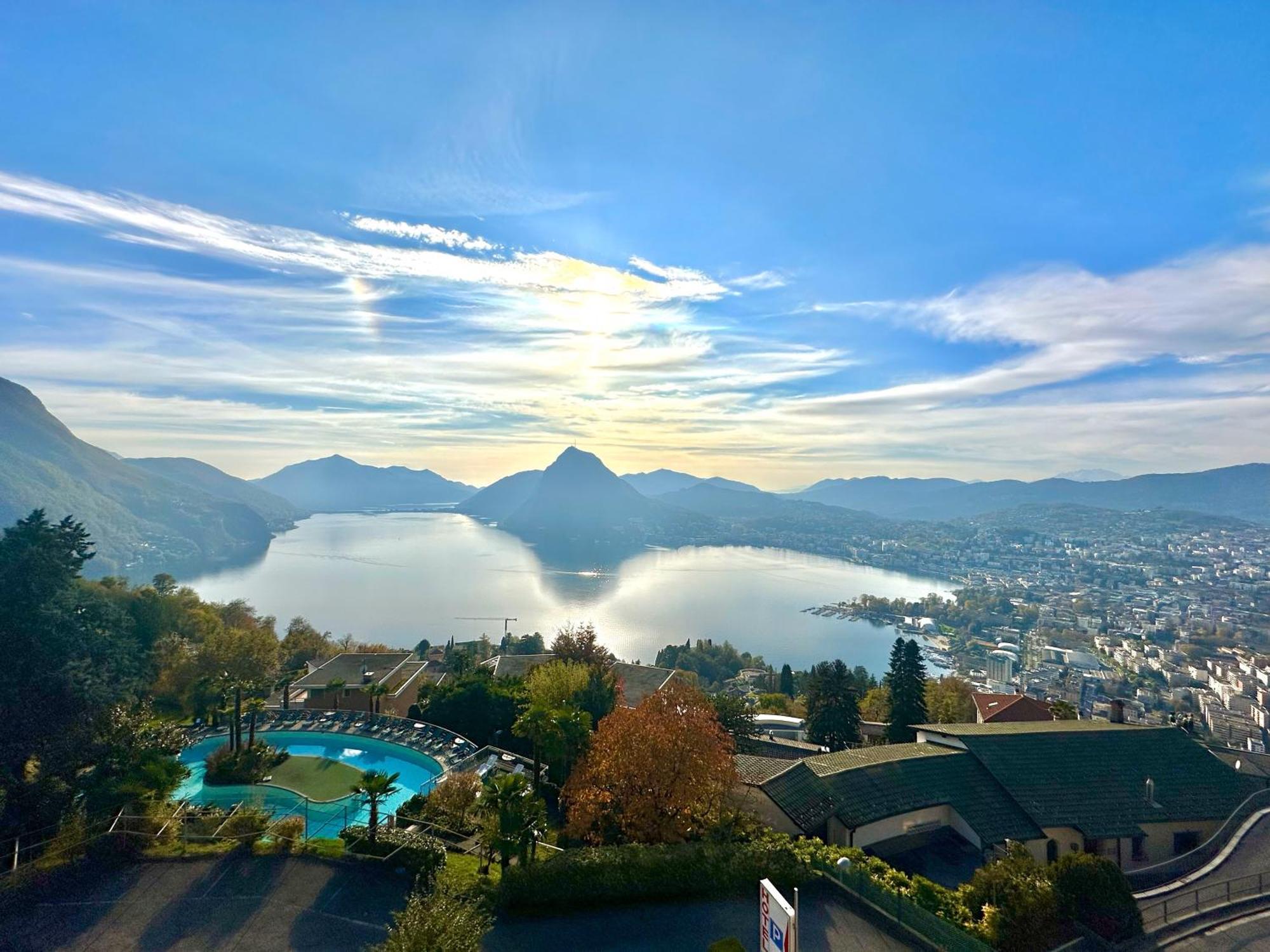 Suite mit Seeblick und Balkon