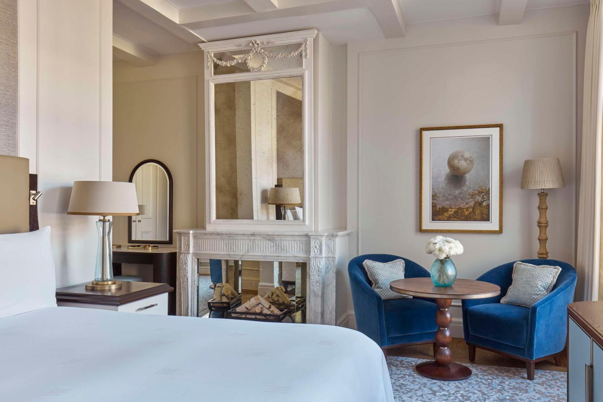 Suite mit 1 Schlafzimmer mit Kingsize-Bett und Kanalblick