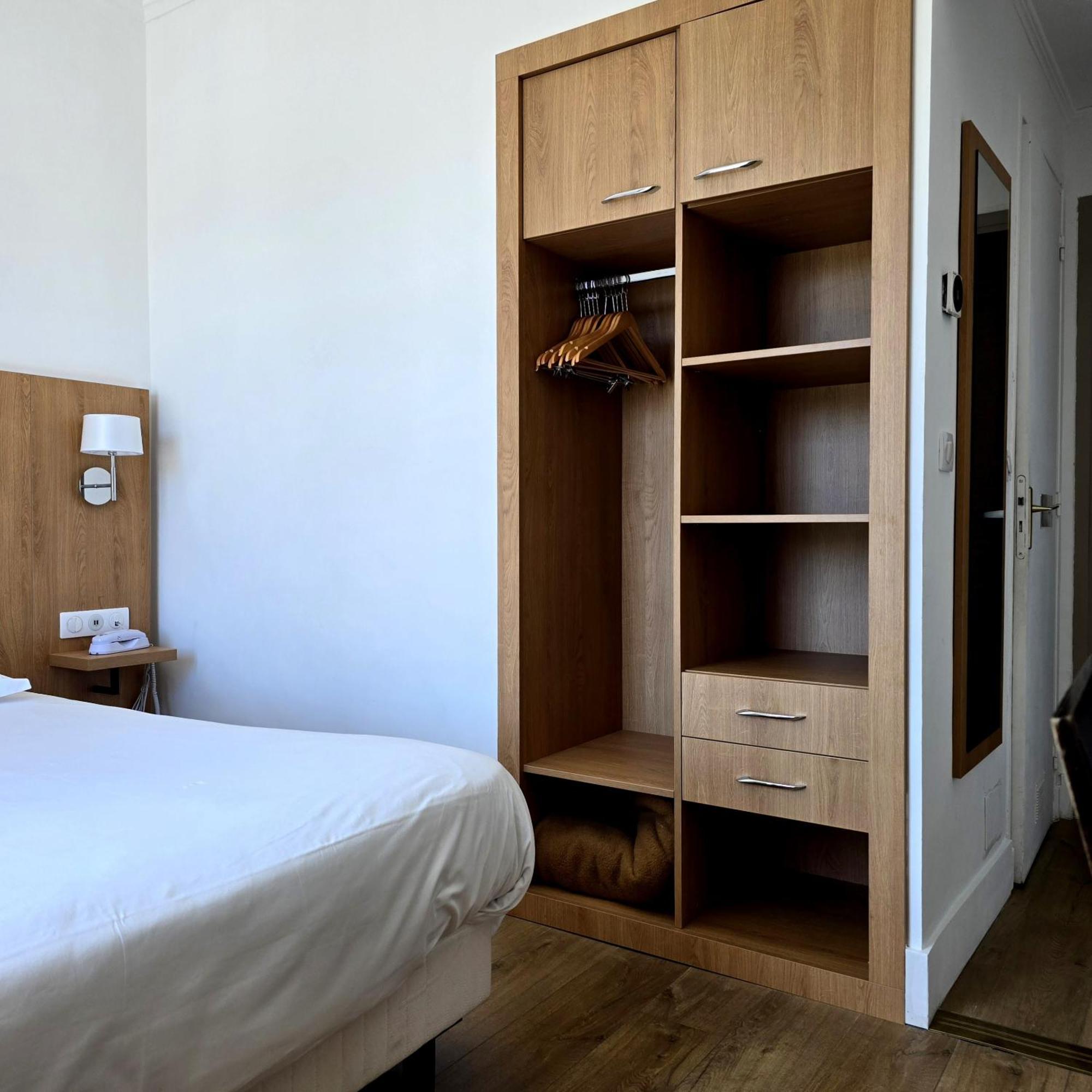 Doppel-/Zweibettzimmer mit Stadtblick