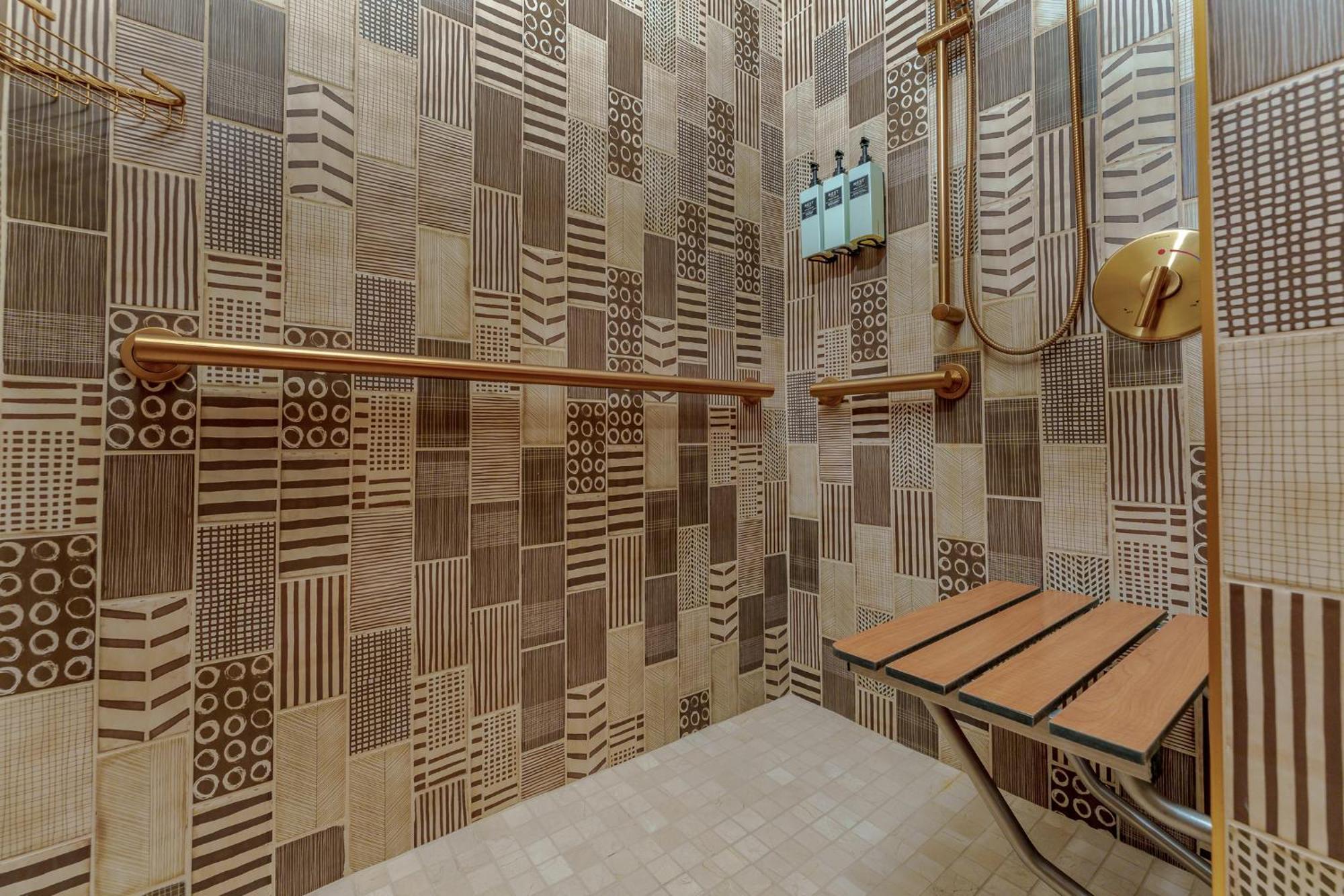 2 Queen Beds Accessible Roll-in Shower