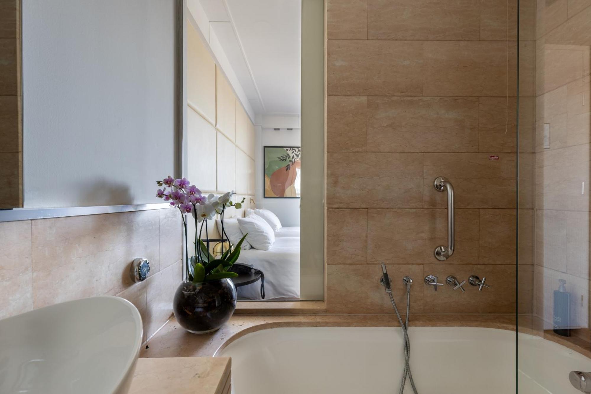 Zweibettzimmer mit Stadtblick