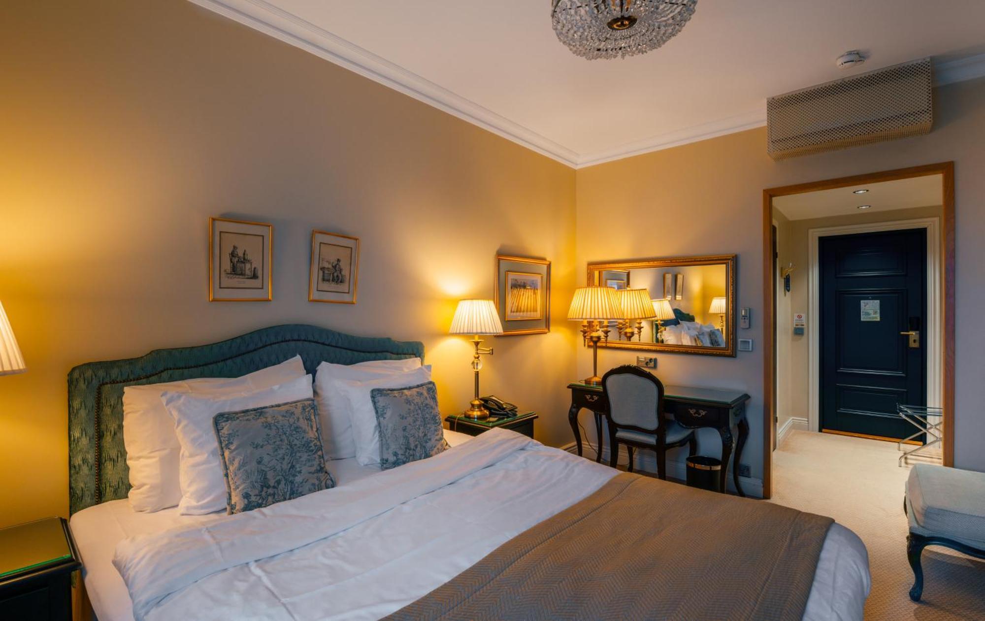 Classic Double Room - Manor Building (Spa access included)