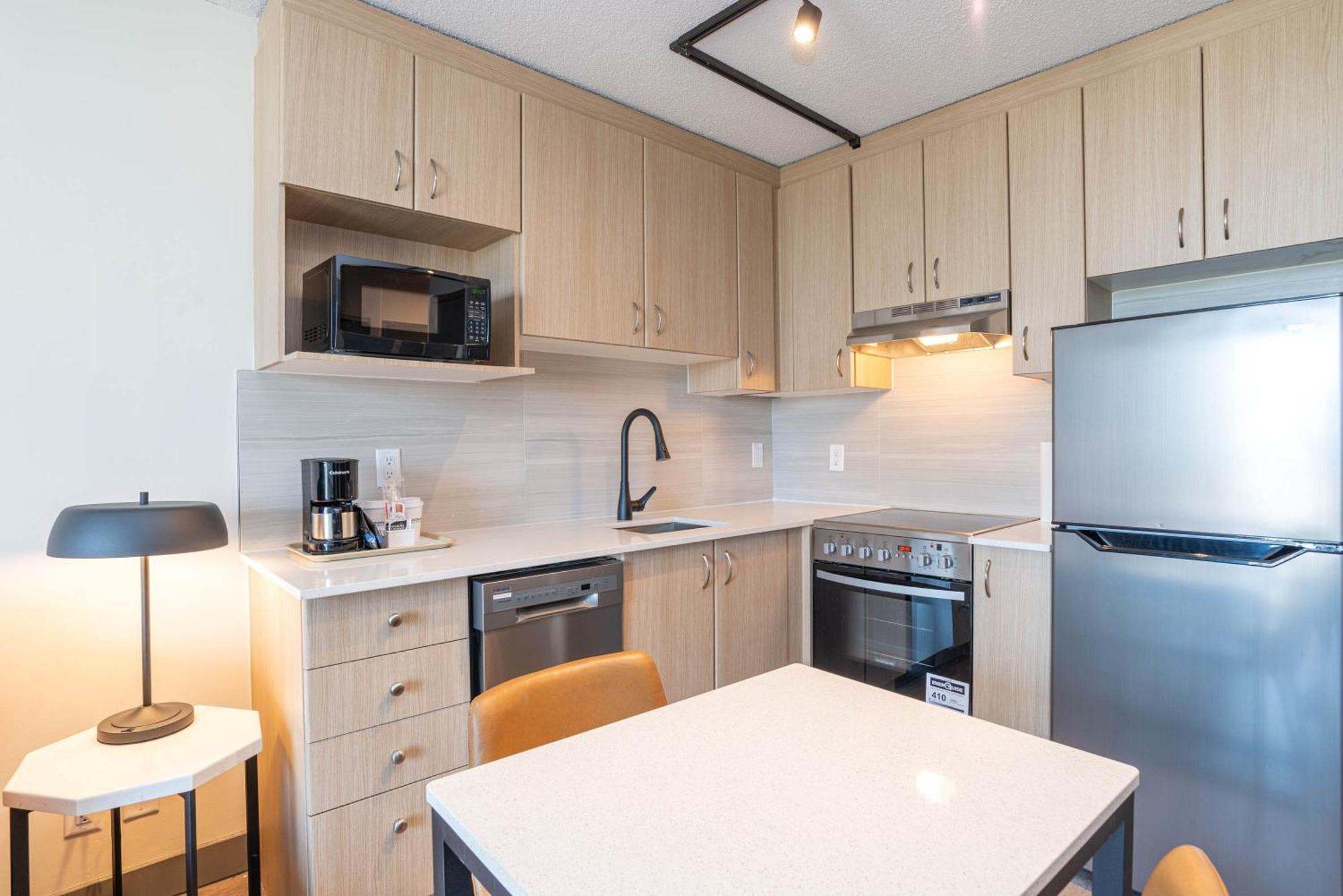 Suite mit Stadtblick, 1 Kingsize-Bett, Schlafsofa, Küche, Waschmaschine, Trockner und Balkon