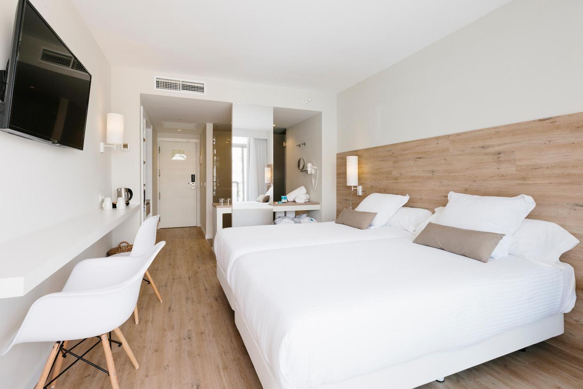 Doppelzimmer mit Poolblick