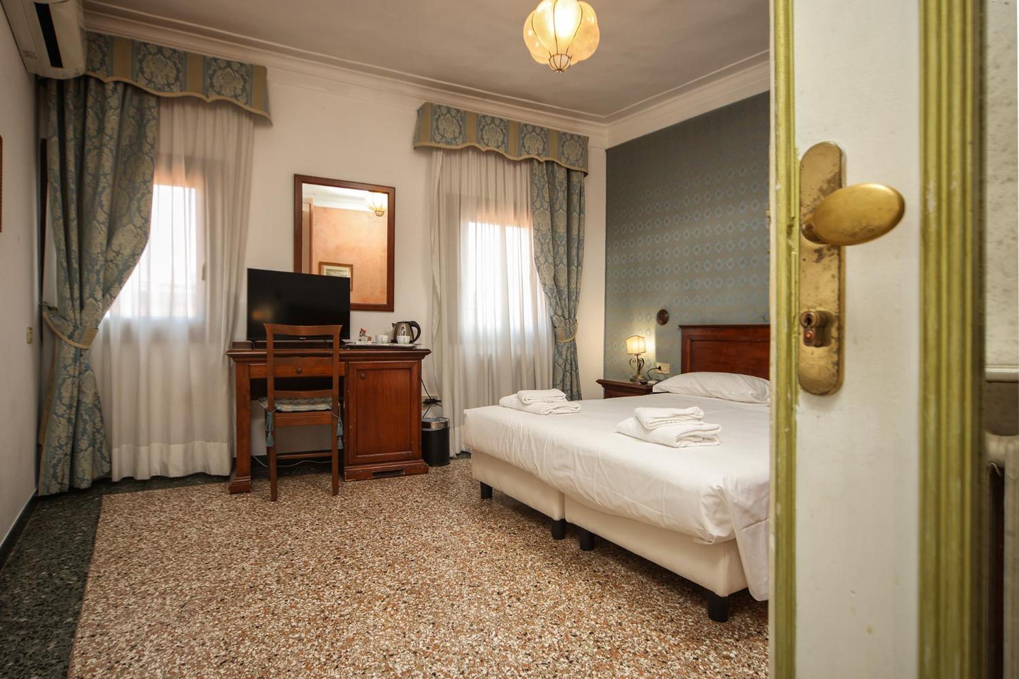 Standard Doppelzimmer mit Gemeinschaftsbad