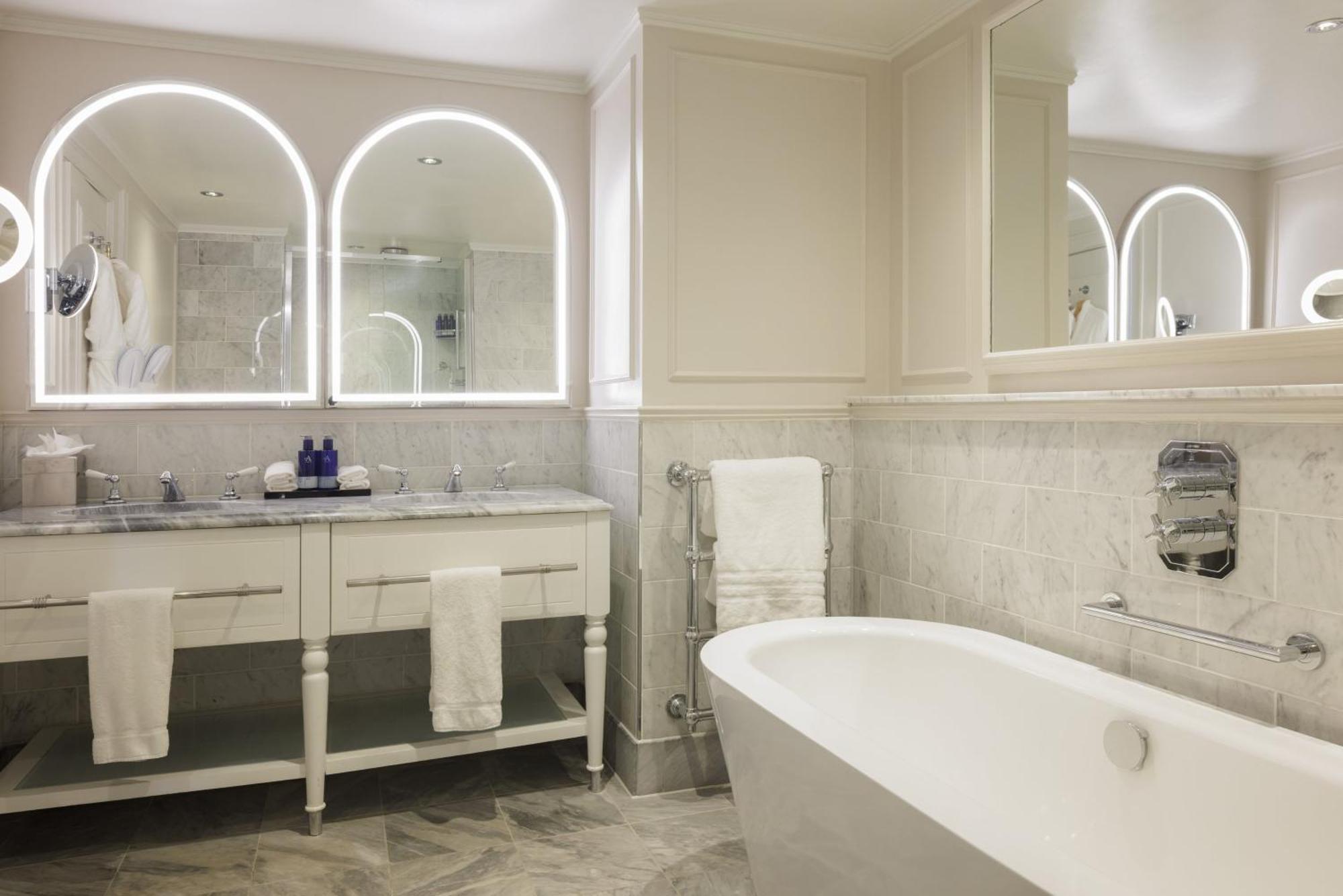 Suite mit 1 Schlafzimmer mit Kingsize-Bett und Schlossblick