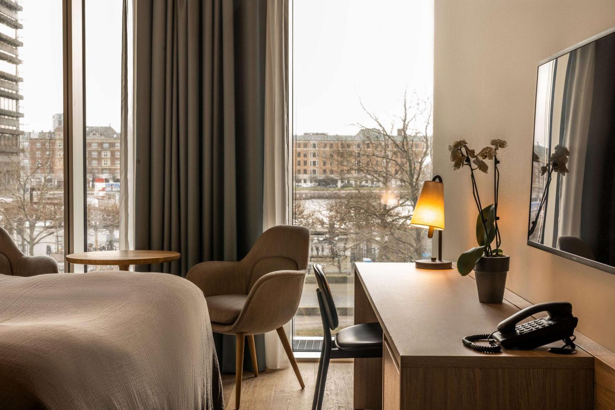 Superior Zimmer mit Kingsize-Bett – Wellnessbereich und Poolzugang nicht inbegriffen