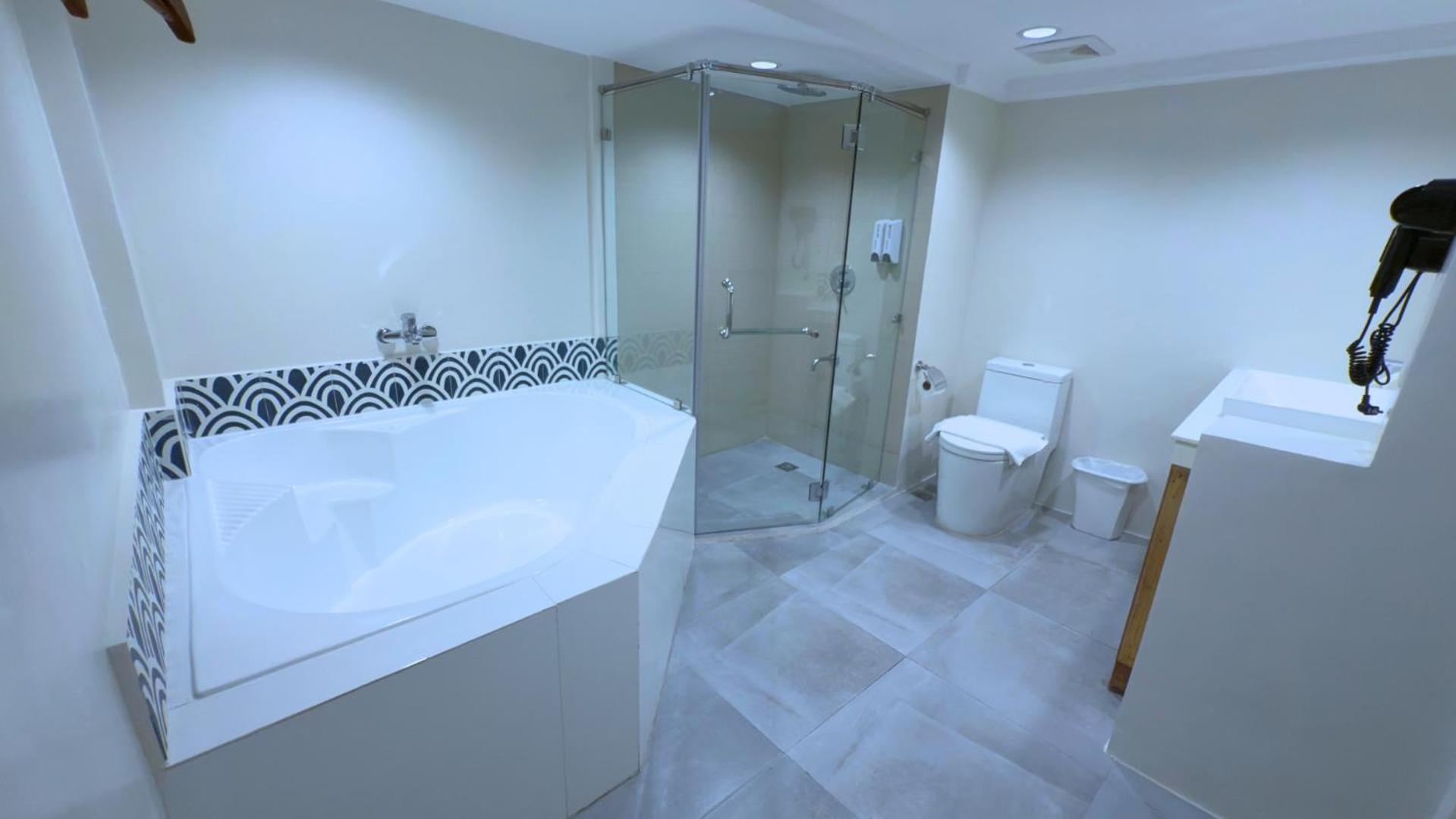 Deluxe Familienzimmer mit Poolblick