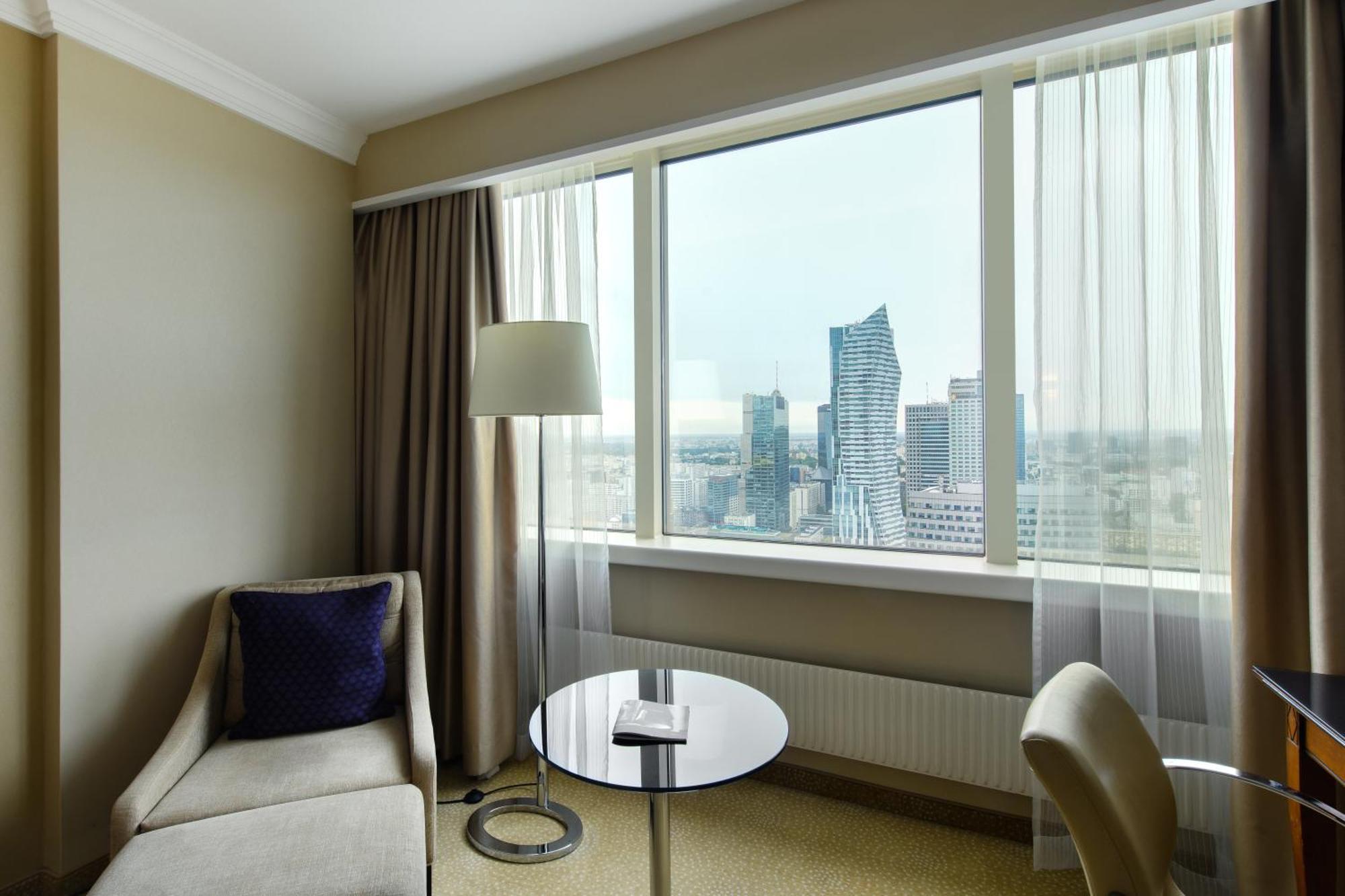 Deluxe Doppelzimmer mit 2 Doppelbetten und Stadtblick, obere Etage