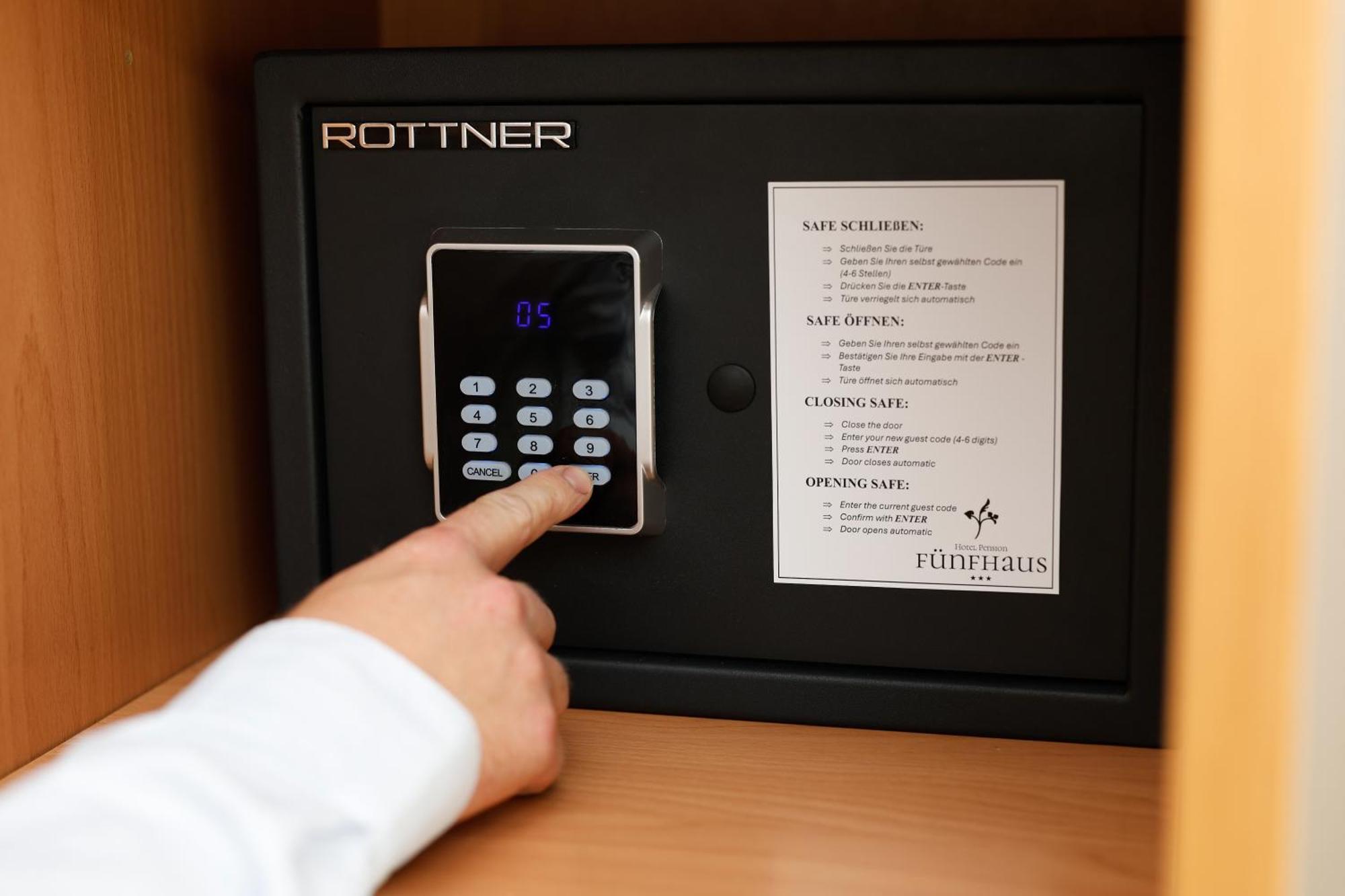 2 Doppelzimmer mit Verbindungstür
