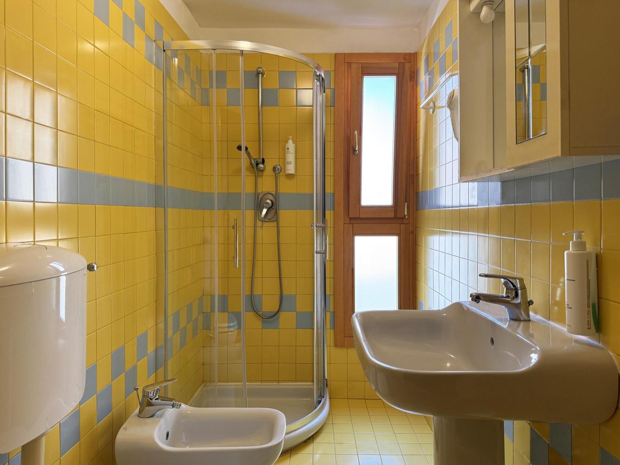 Doppelzimmer mit eigenem externen Bad