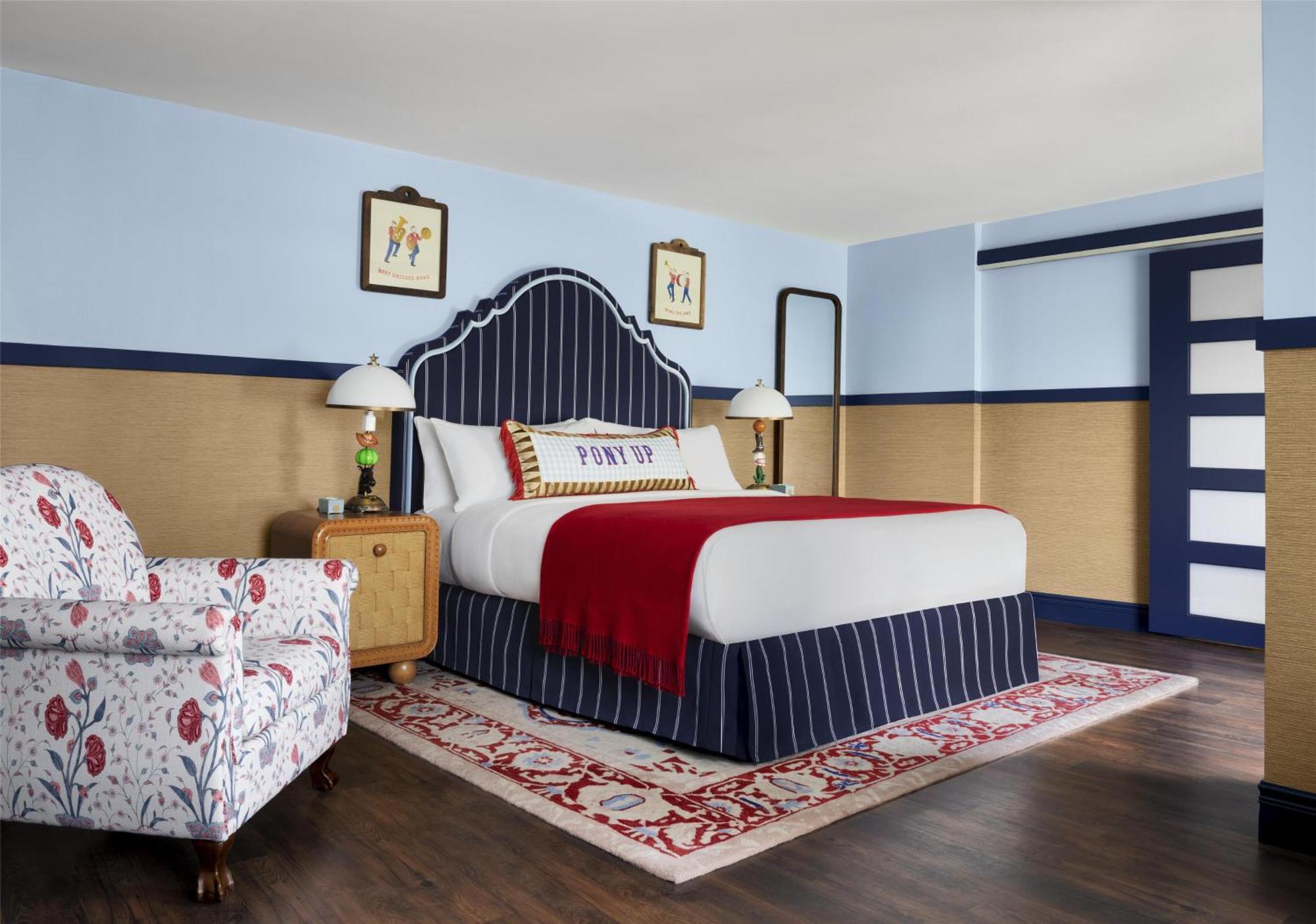 Graduate Deluxe King Room University View