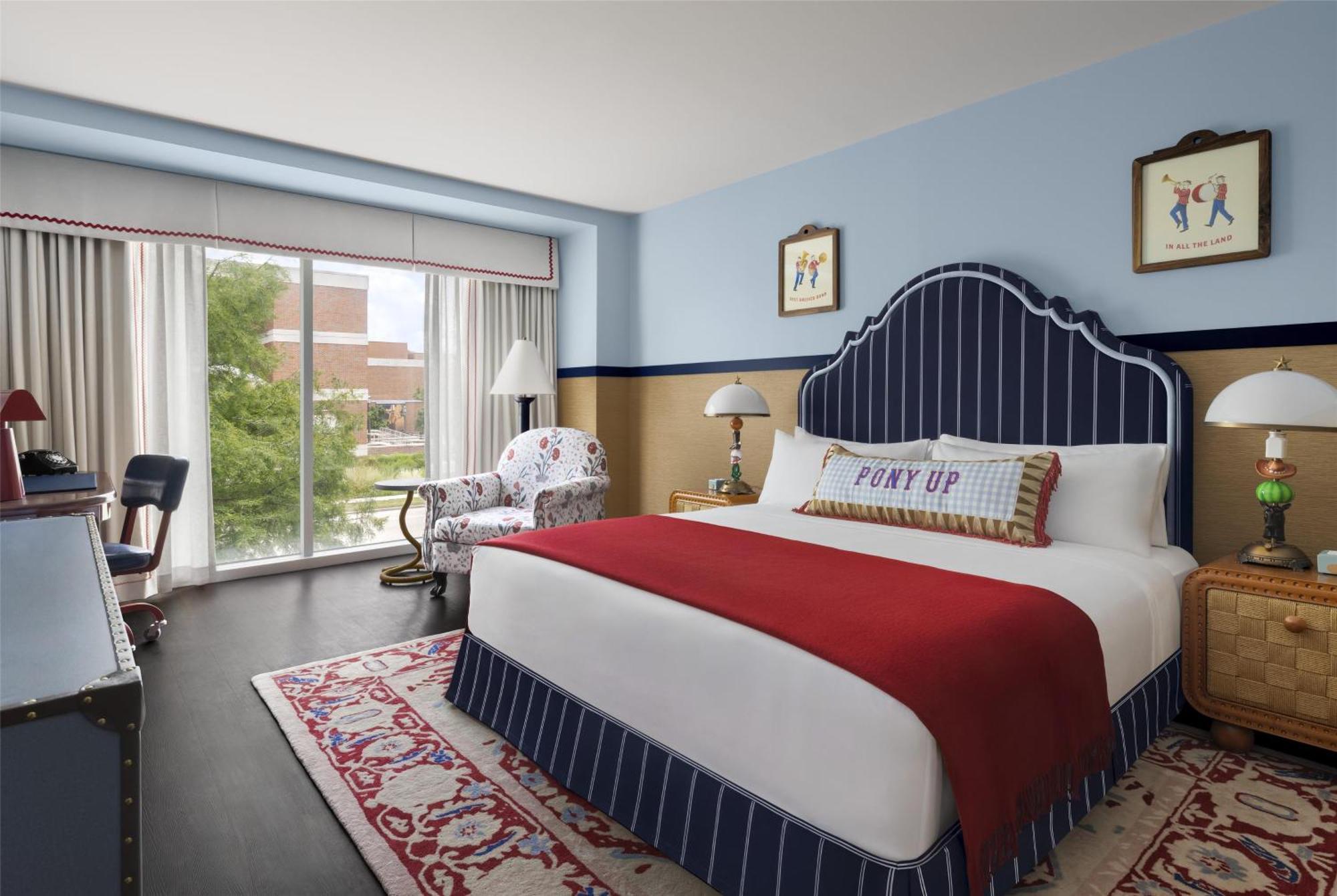 Graduate King Room Pool View