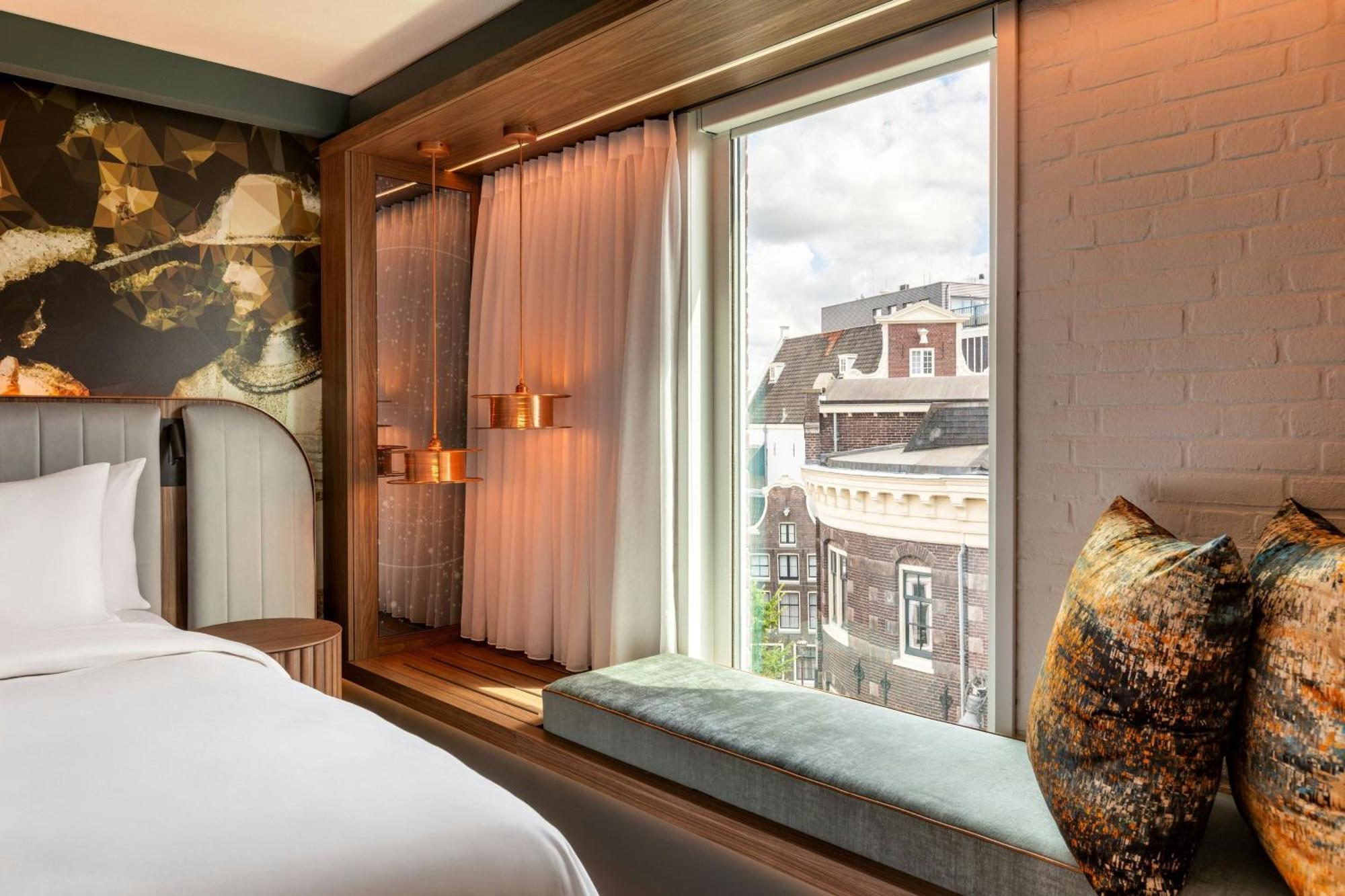 Deluxe Zimmer mit Kingsize-Bett und Stadtblick