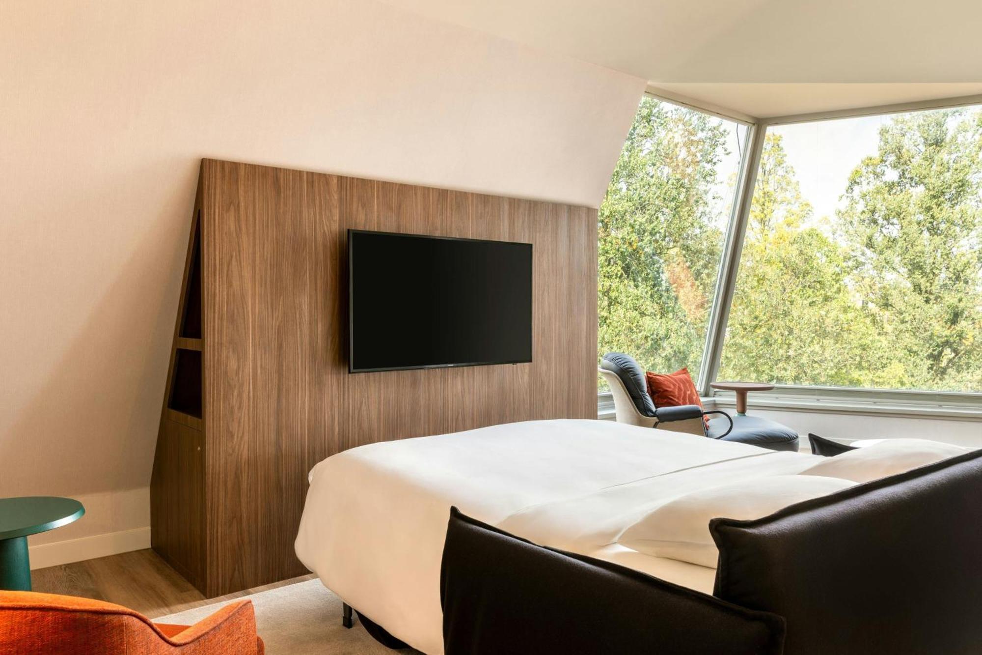Suite mit Kingsize-Bett und Schlafsofa – Zugang zur Club Lounge
