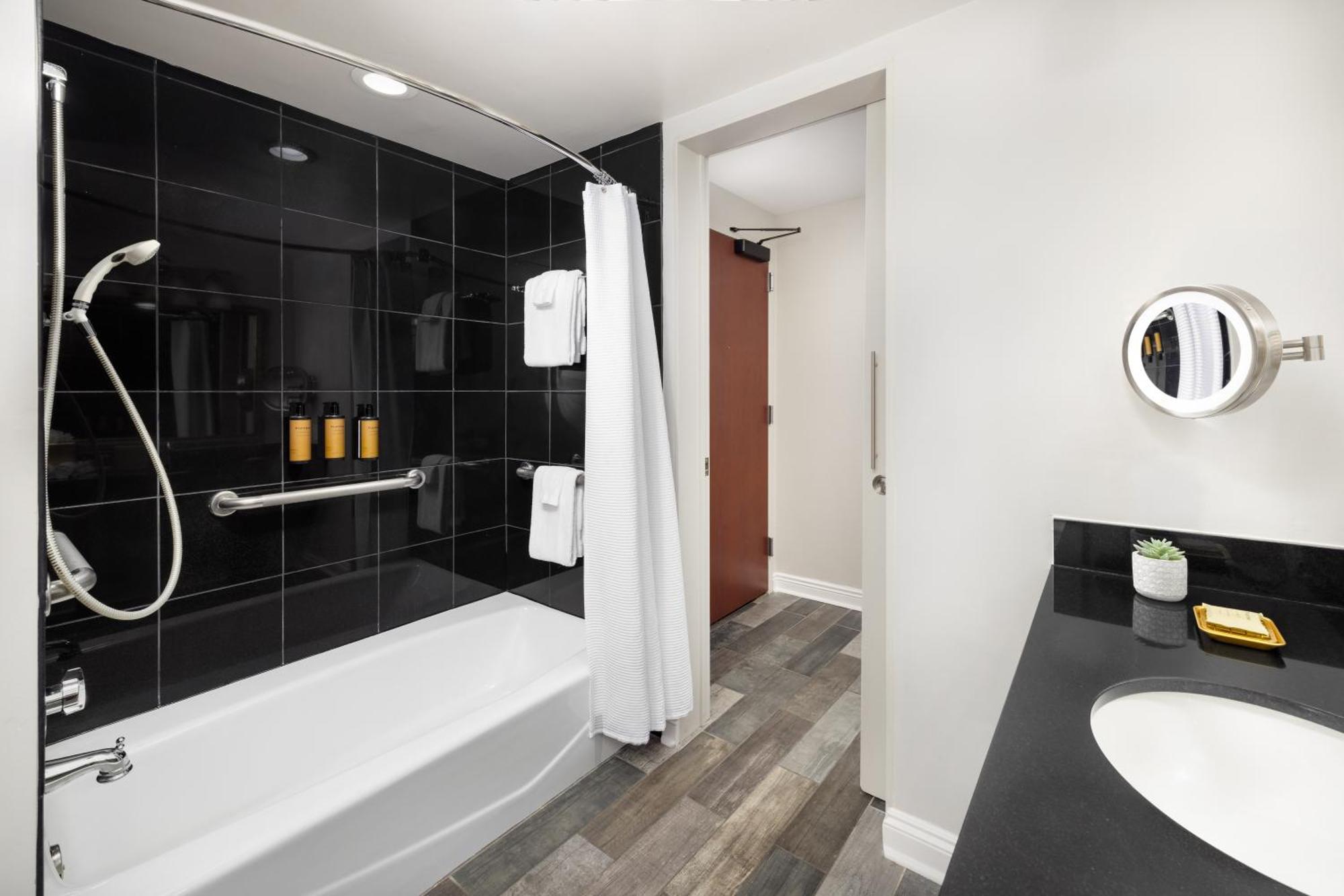Accessible Deluxe Room 1 King Bed