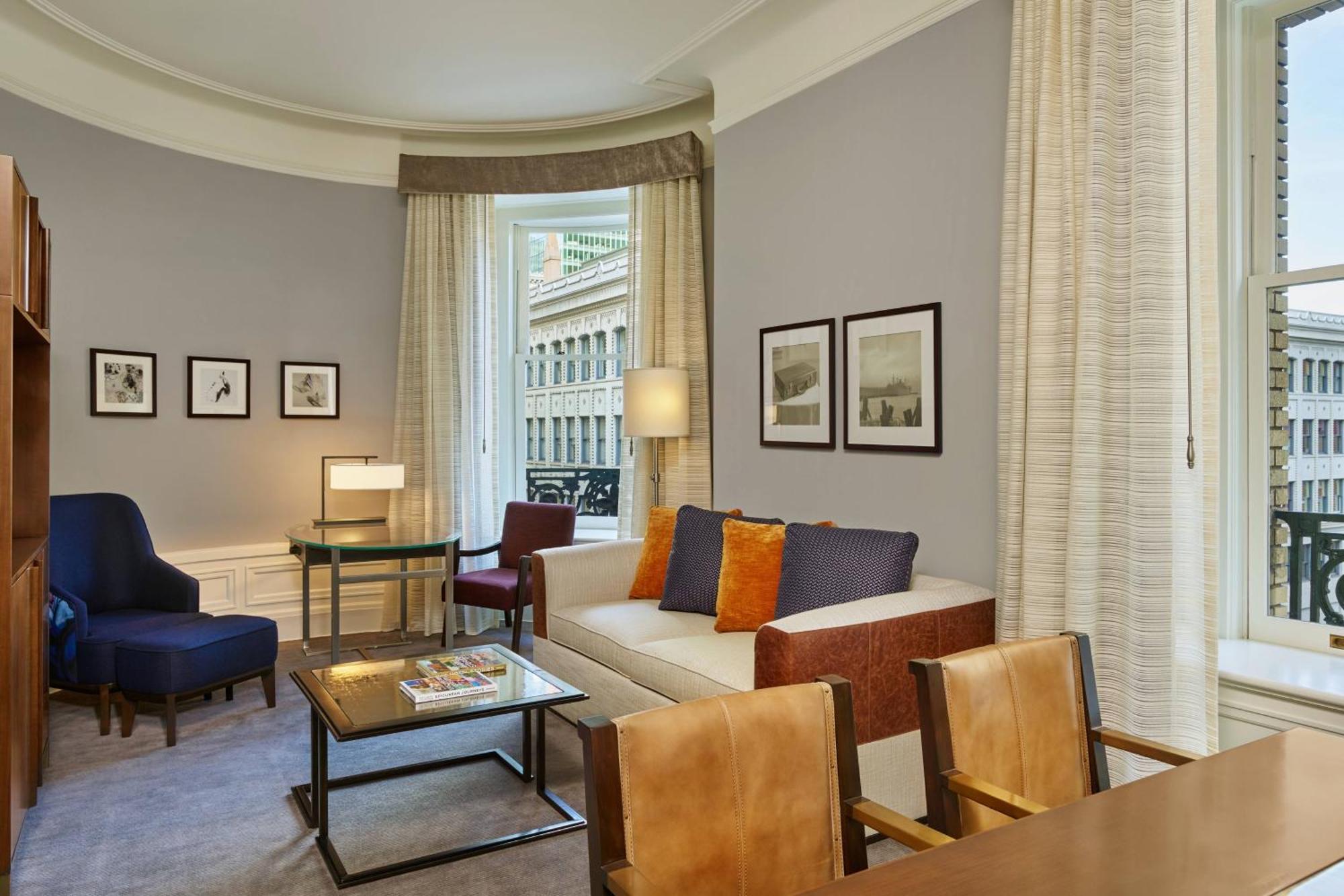 Deluxe Suite mit 1 Schlafzimmer mit Kingsize-Bett und 1 Wohnzimmer mit Schlafsofa