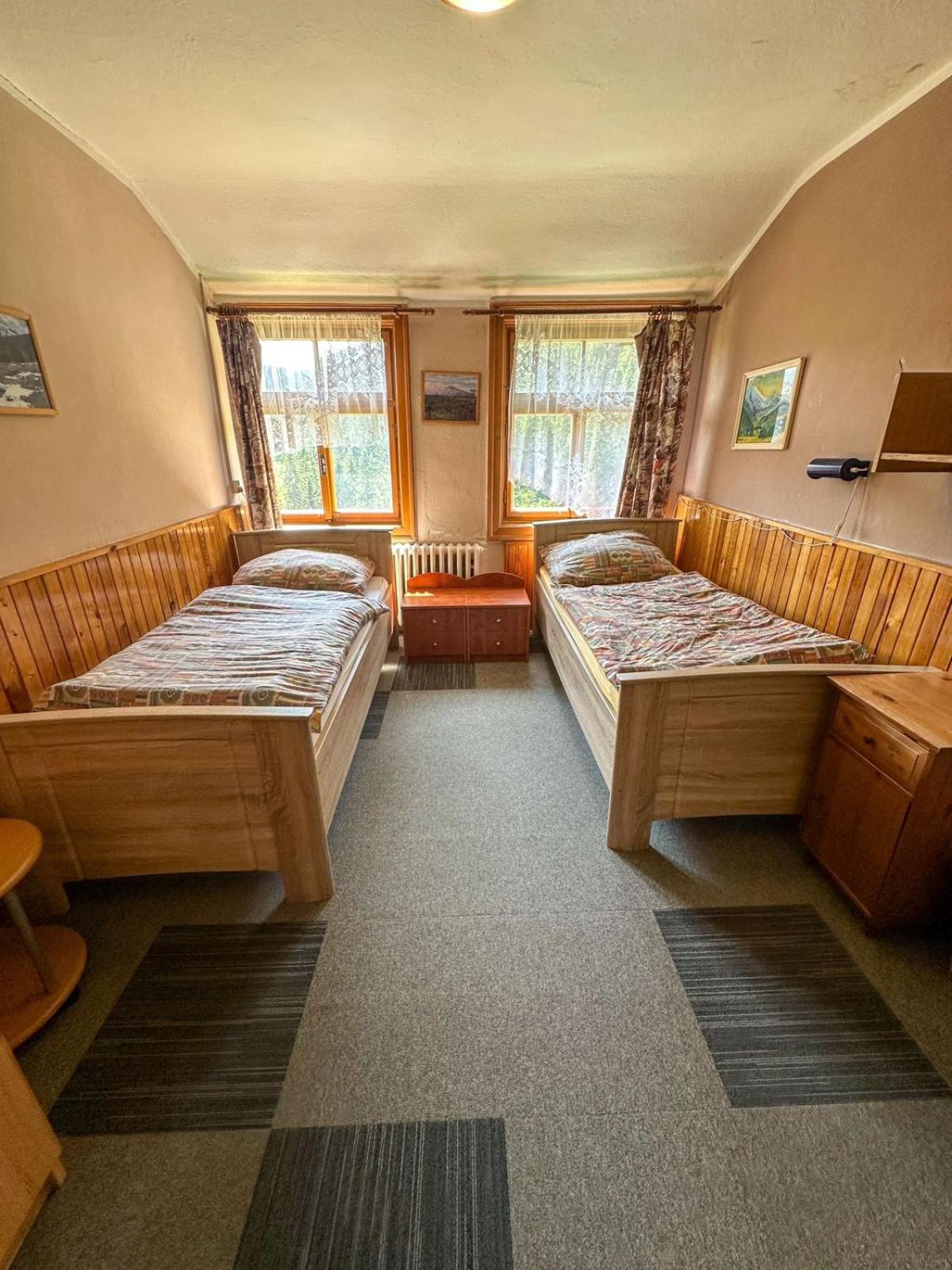 Doppel-/Zweibettzimmer mit Gemeinschaftsbad