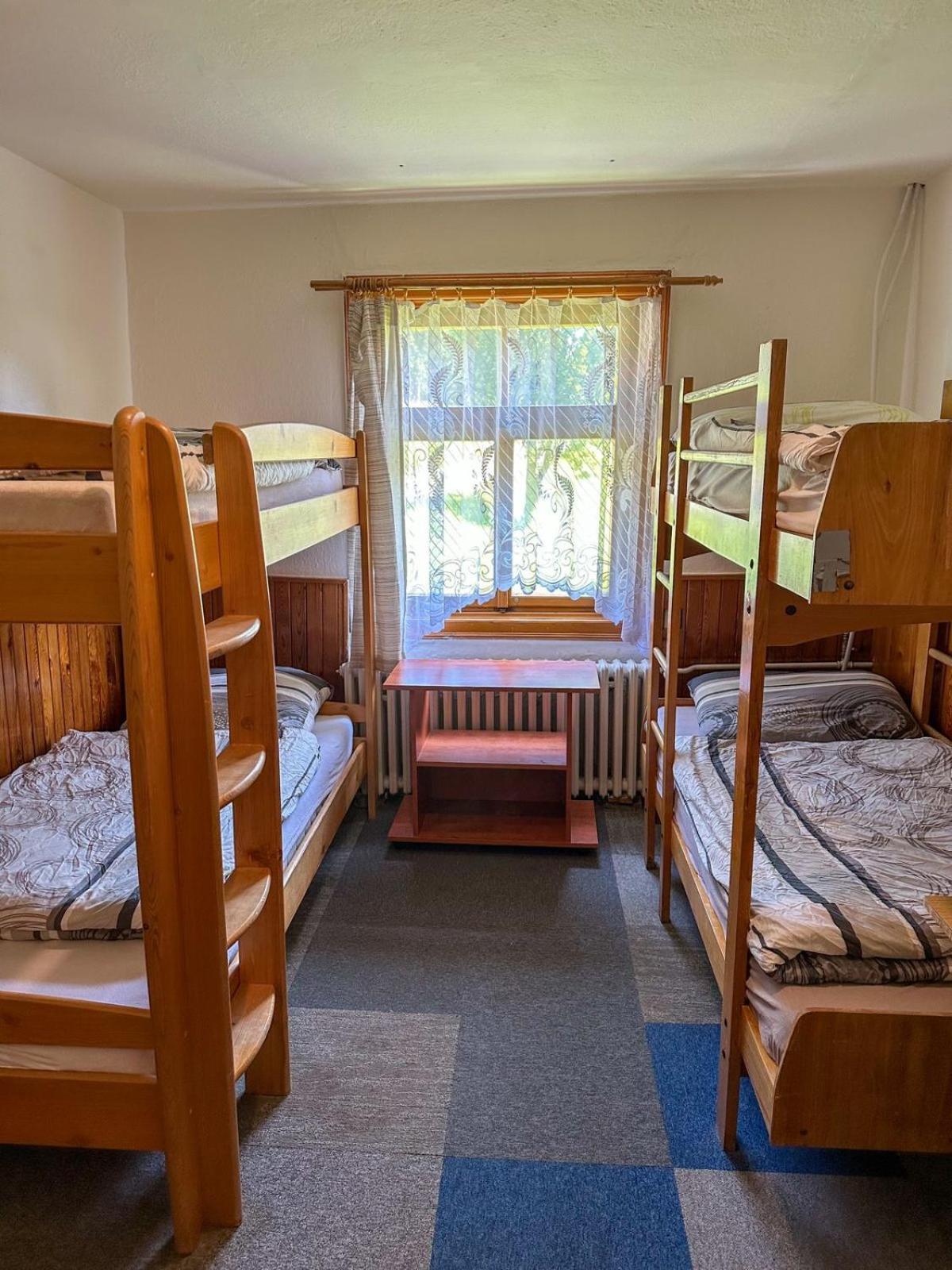 Vierbettzimmer mit Gemeinschaftsbad
