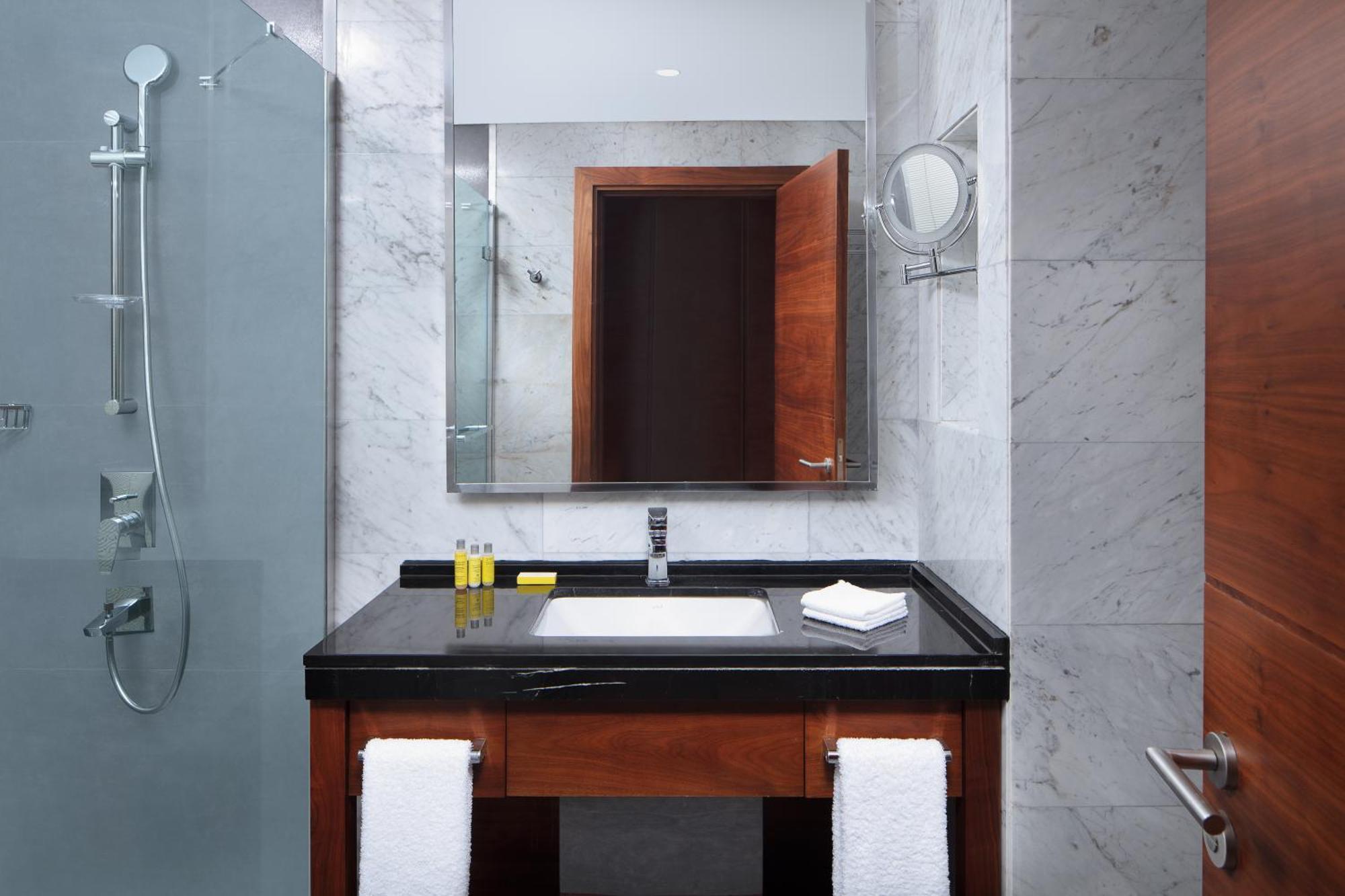 Deluxe Eckzimmer mit Stadtblick und Zugang zur Club Lounge