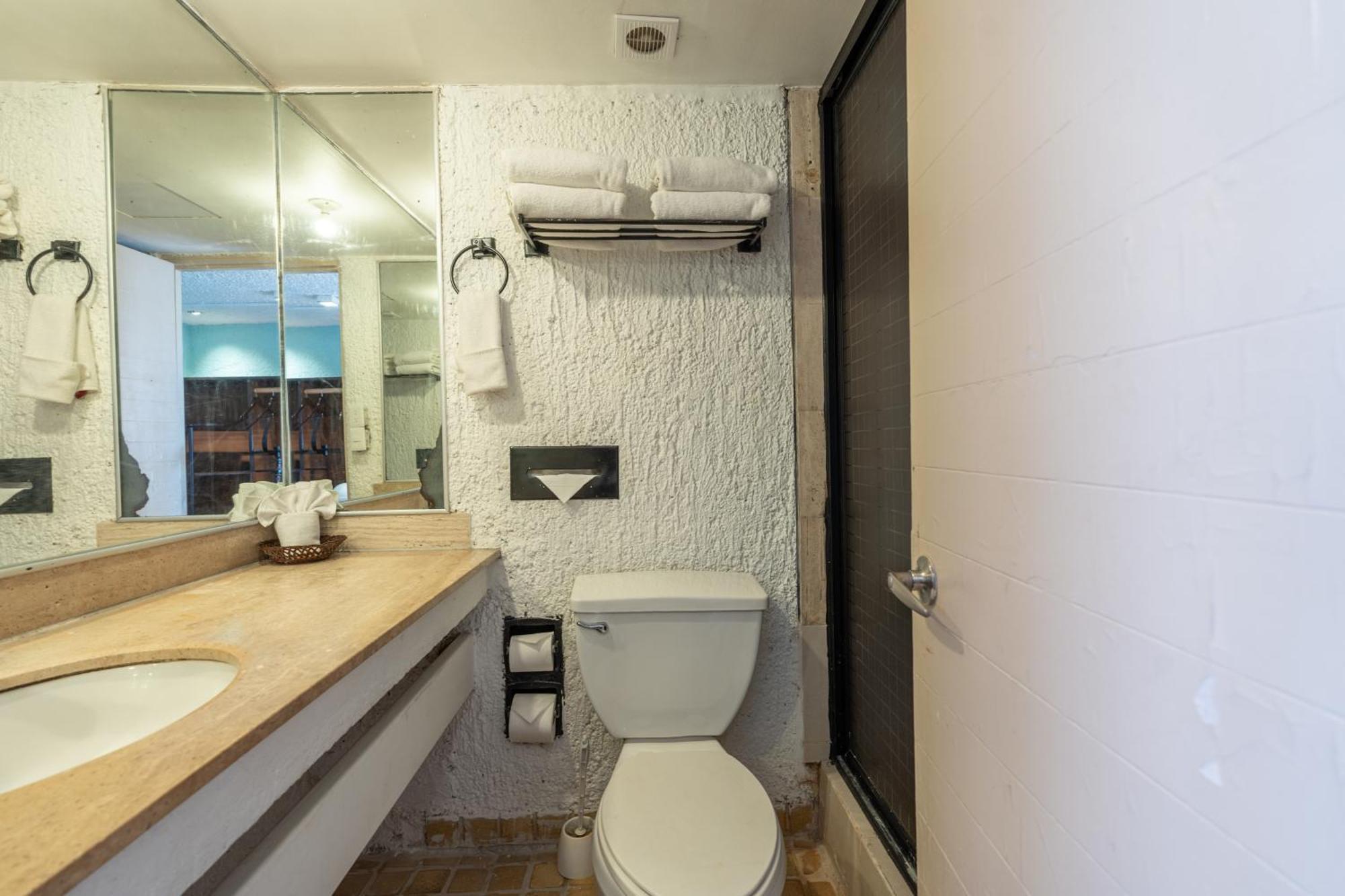 Standard Room (Quad), Private Bathroom