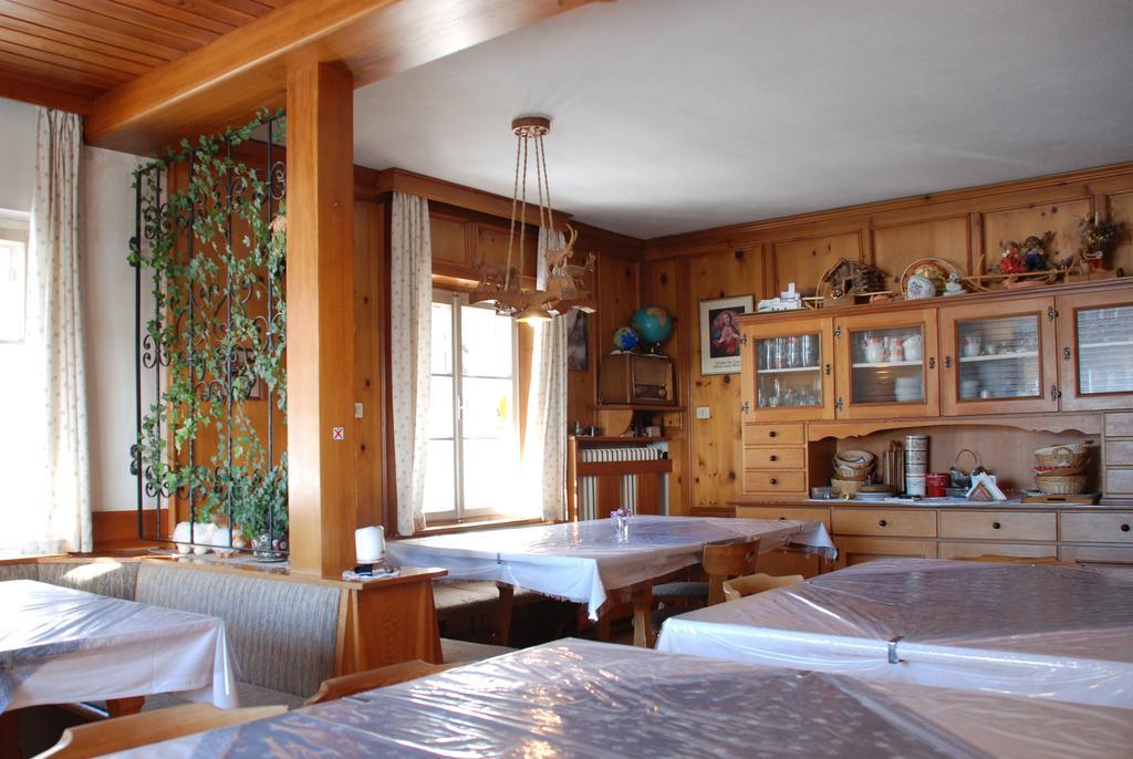 Doppelzimmer mit Balkon (2 Erwachsene + 1 Kind)