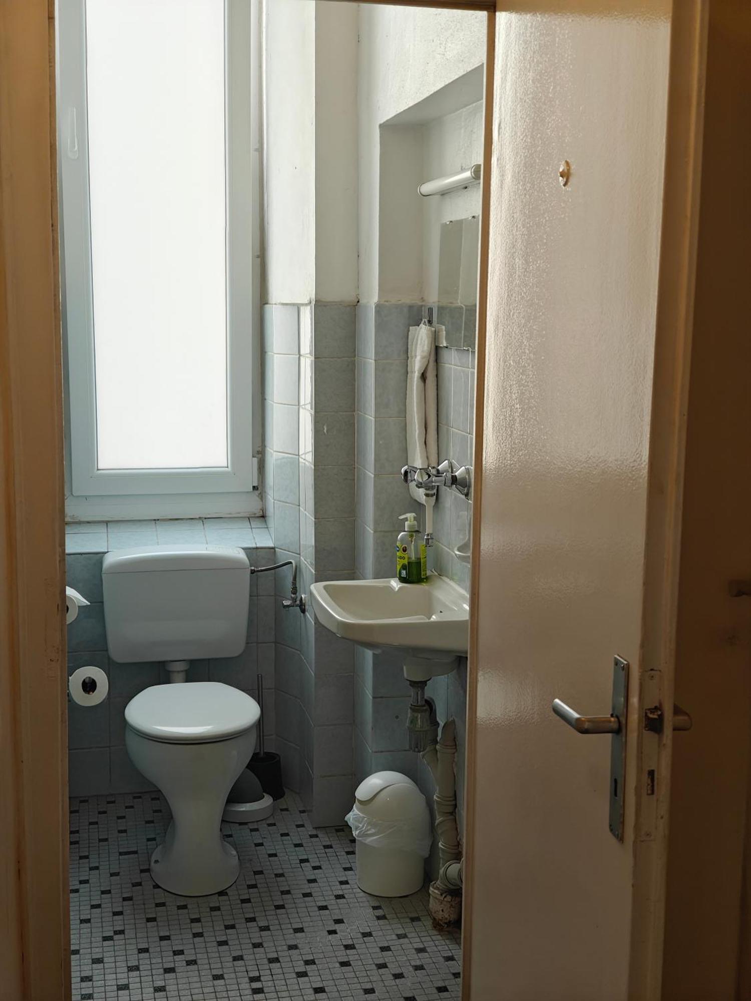 Einzelzimmer mit Dusche und separatem, eigenem WC