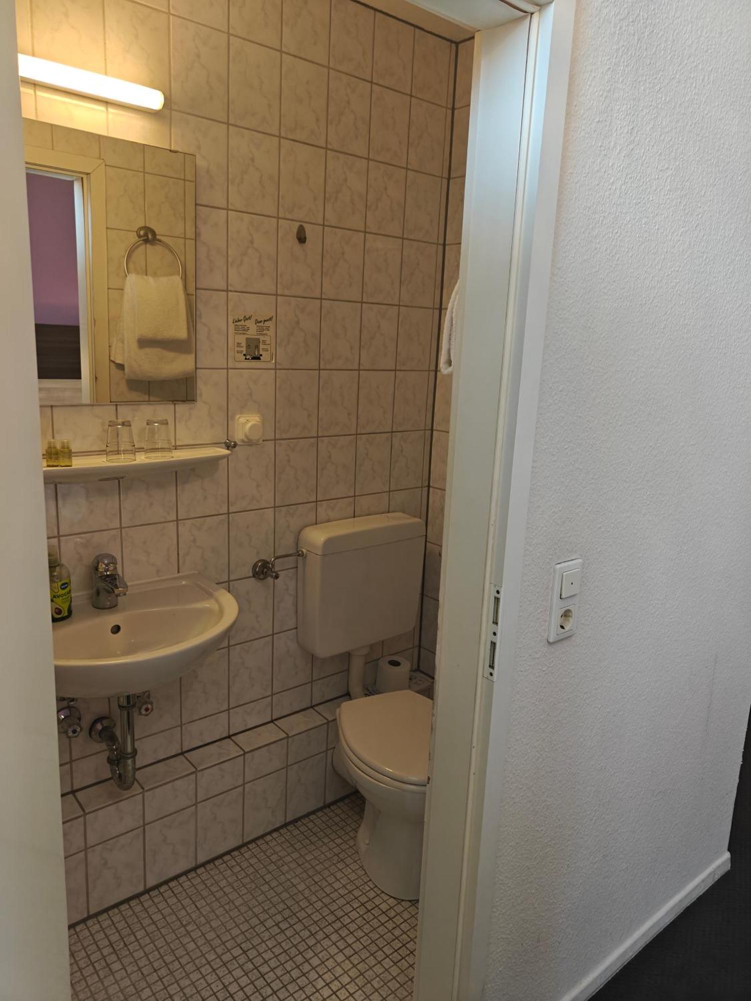Doppelzimmer mit Dusche und WC