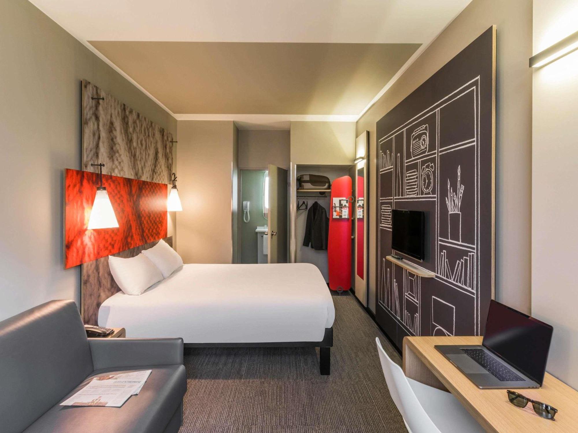 Standard Zimmer mit 1 Doppelbett und Sofa
