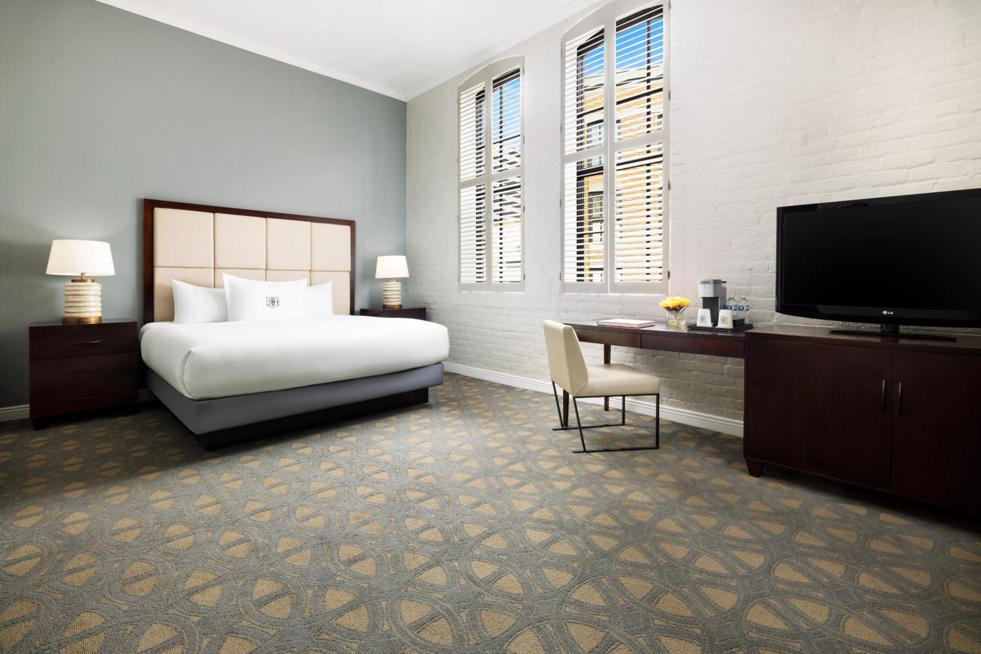 Premier Room 1 King Bed