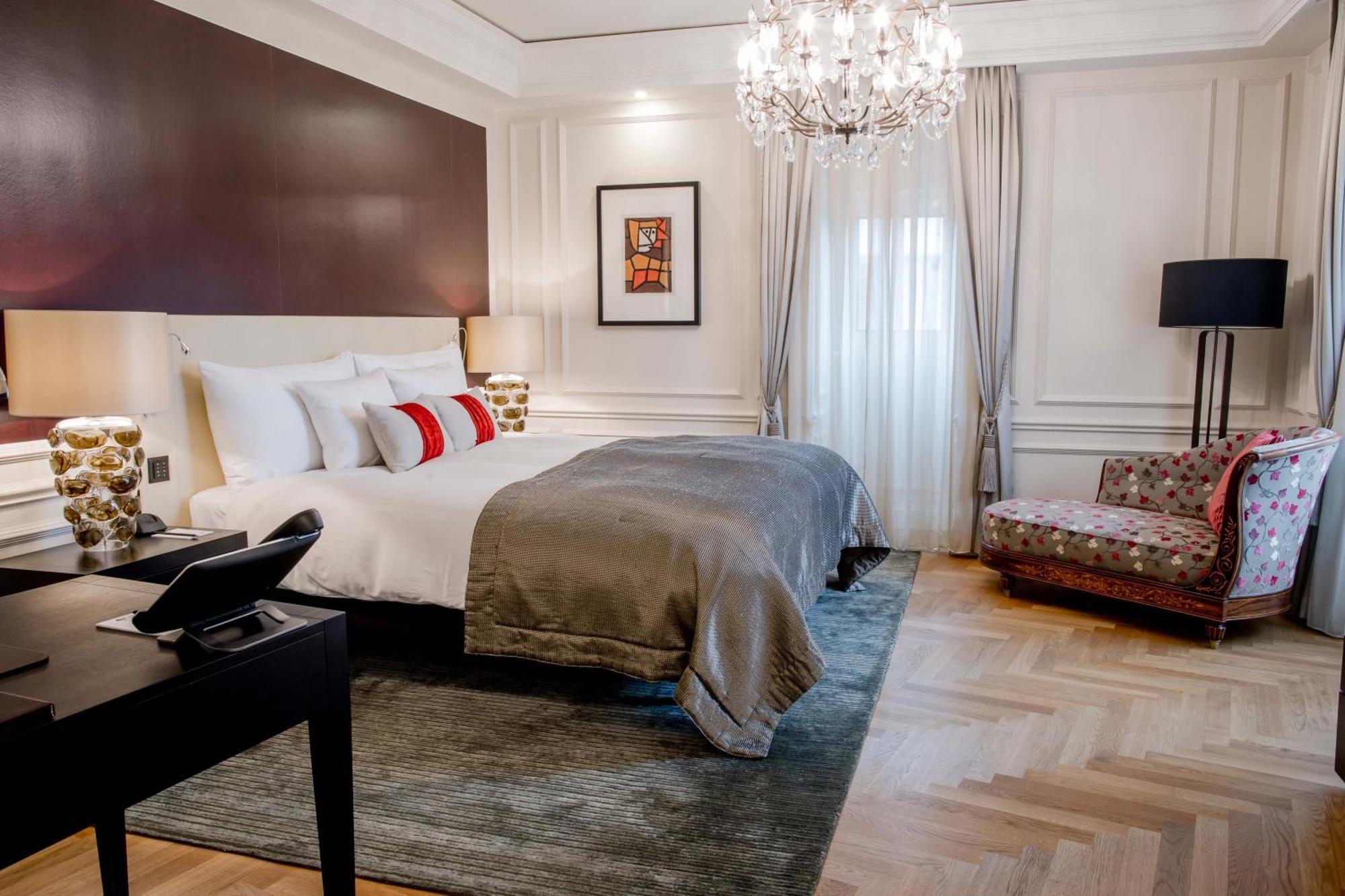 Signature Suite