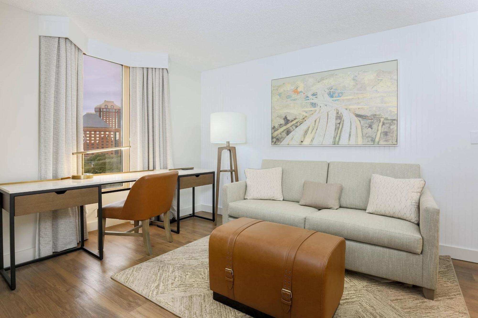 1 King & sofa bed Club level Suite City view Balcony