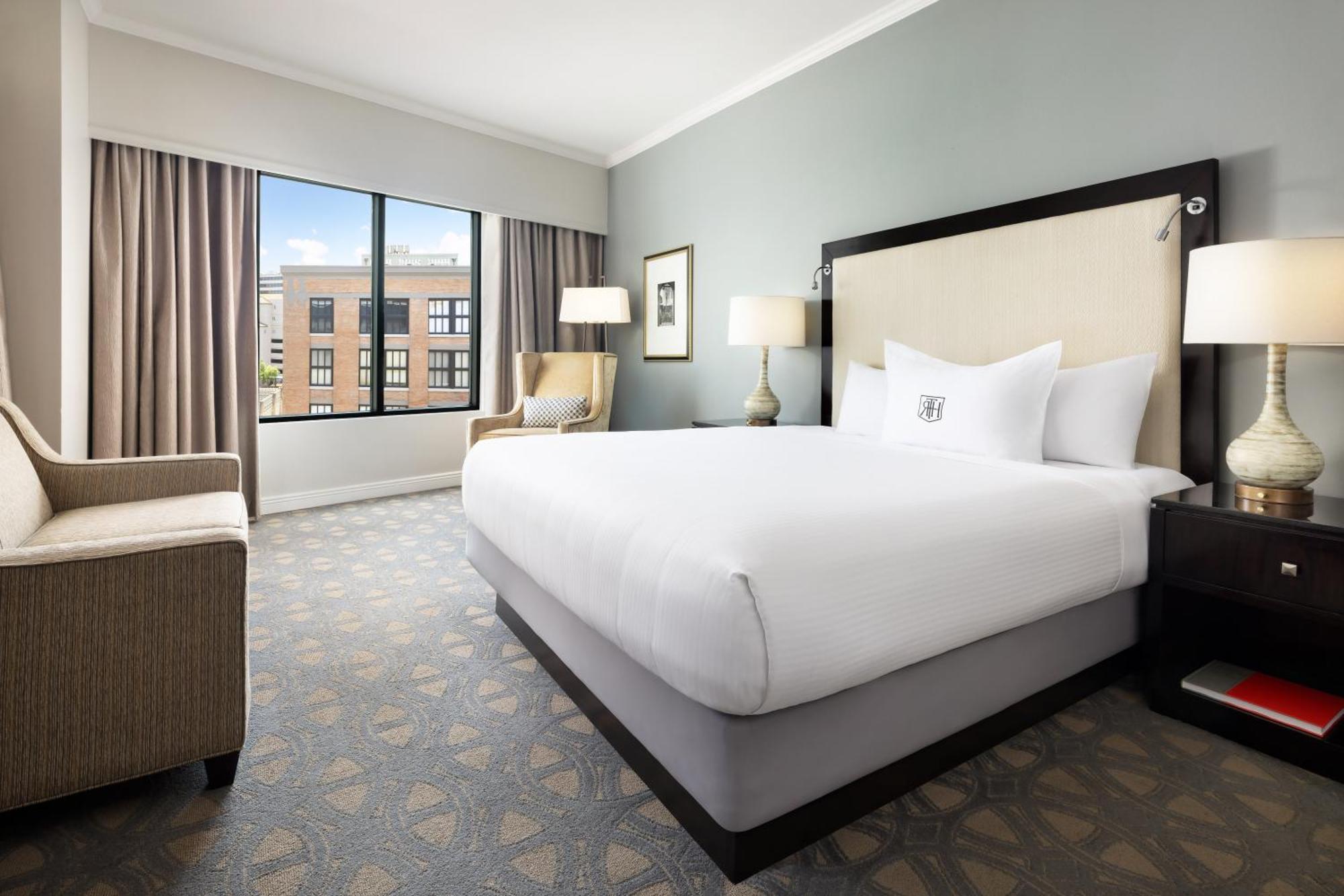 Premier Room 1 King Bed