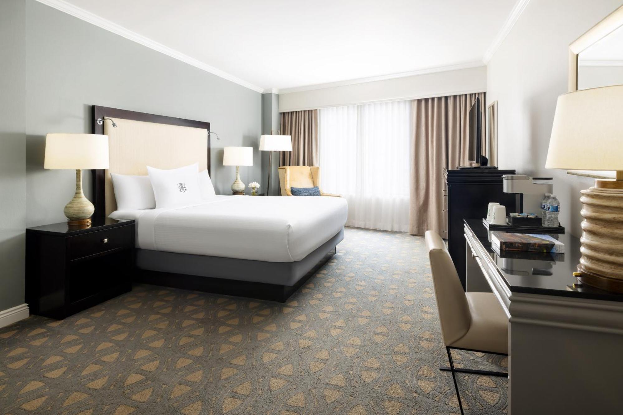 Accessible Deluxe Room 1 King Bed