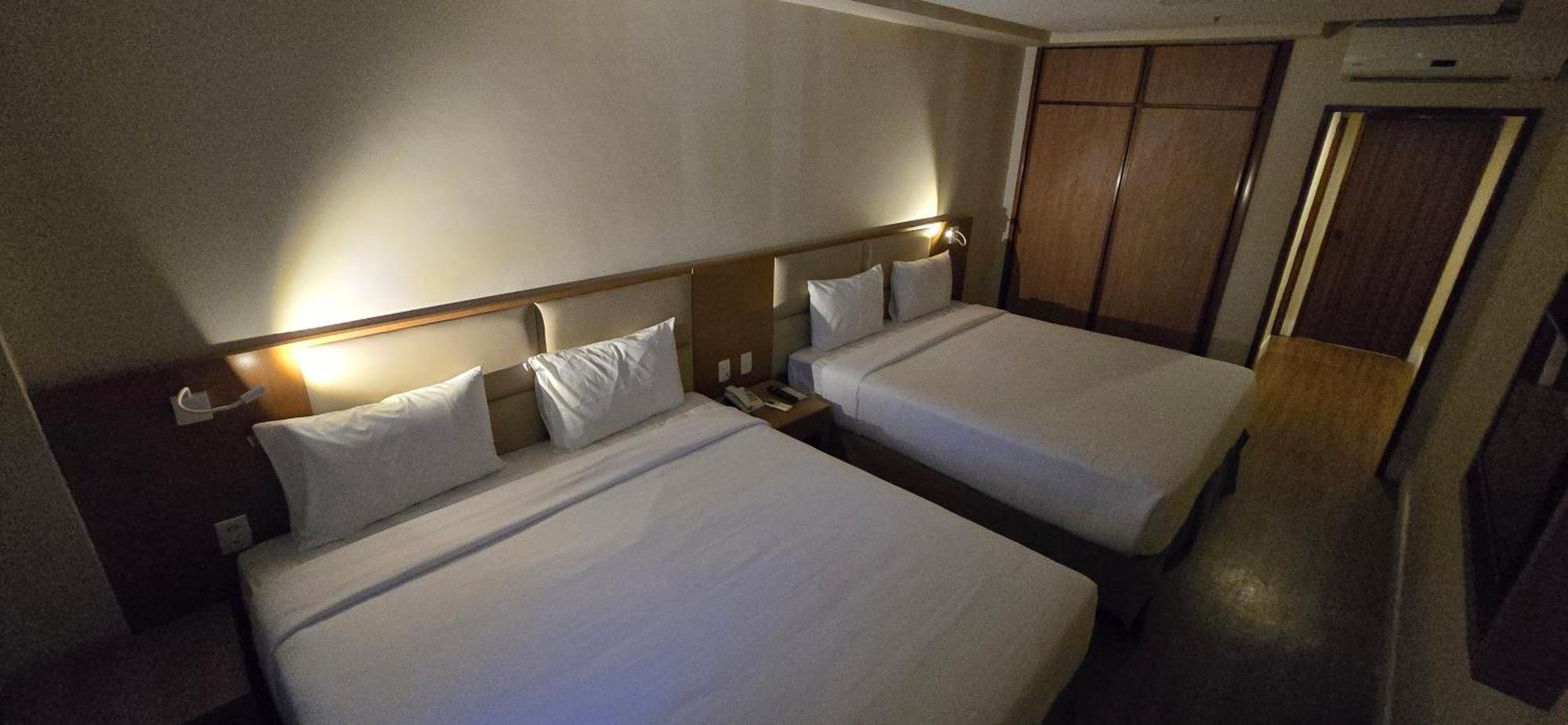 Deluxe Doppelzimmer mit 2 Doppelbetten