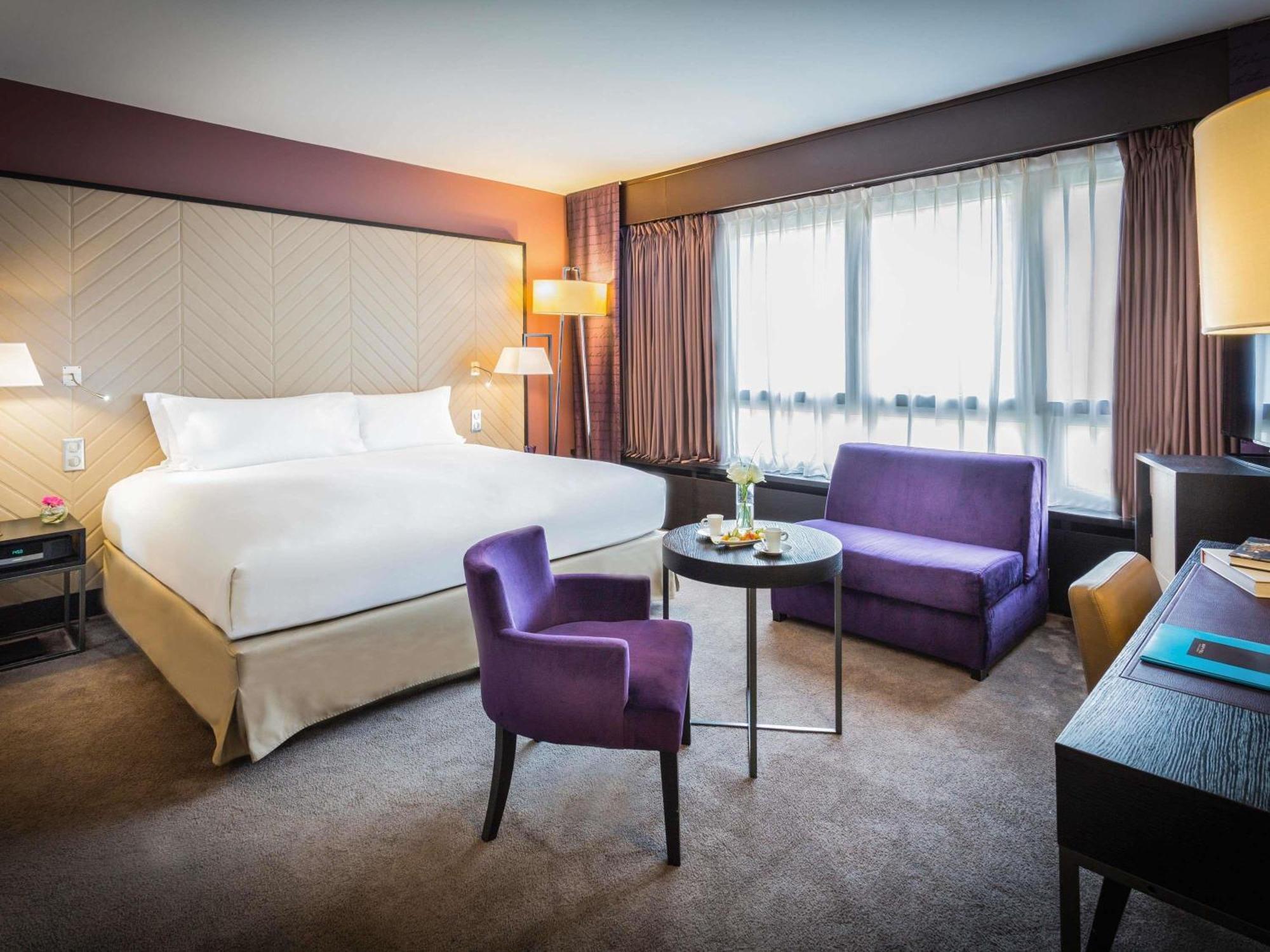 Luxuriöses Dreibettzimmer mit Kingsize-Bett oder 2 Einzelbetten, Einzelschlafsofa und Aussicht