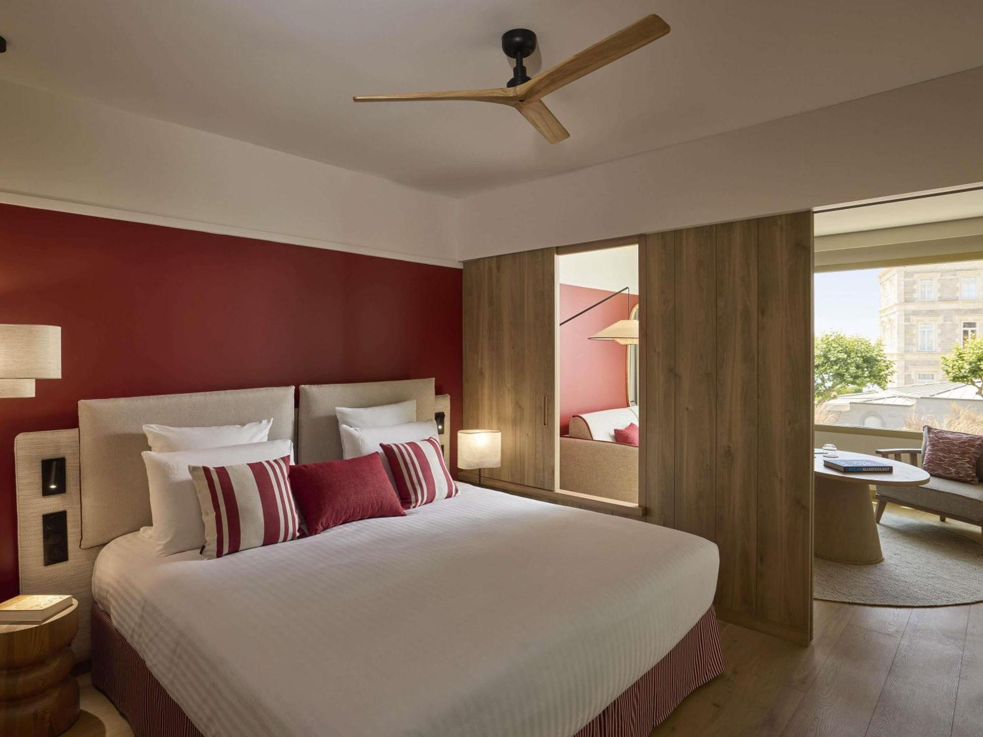Deluxe Suite mit Kingsize-Bett, Schlafsofa und Meerblick