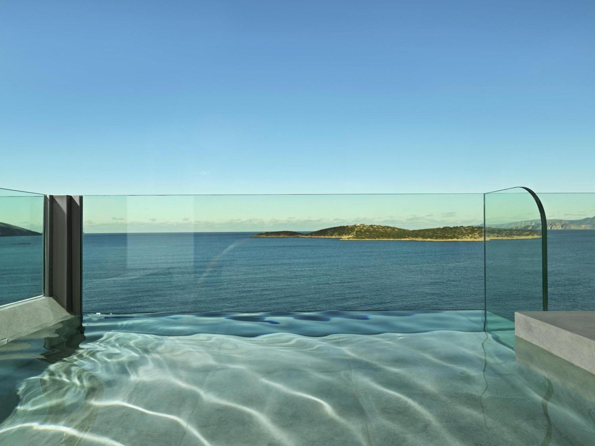 Suite mit Tauchbecken und atemberaubendem Meerblick