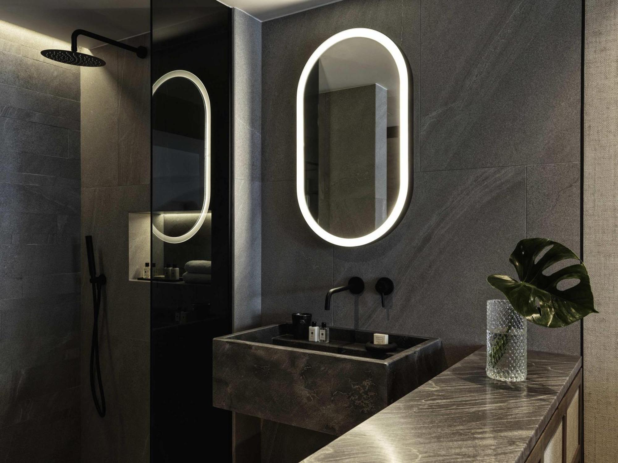 Junior Suite mit Tauchbecken und direktem Meerblick