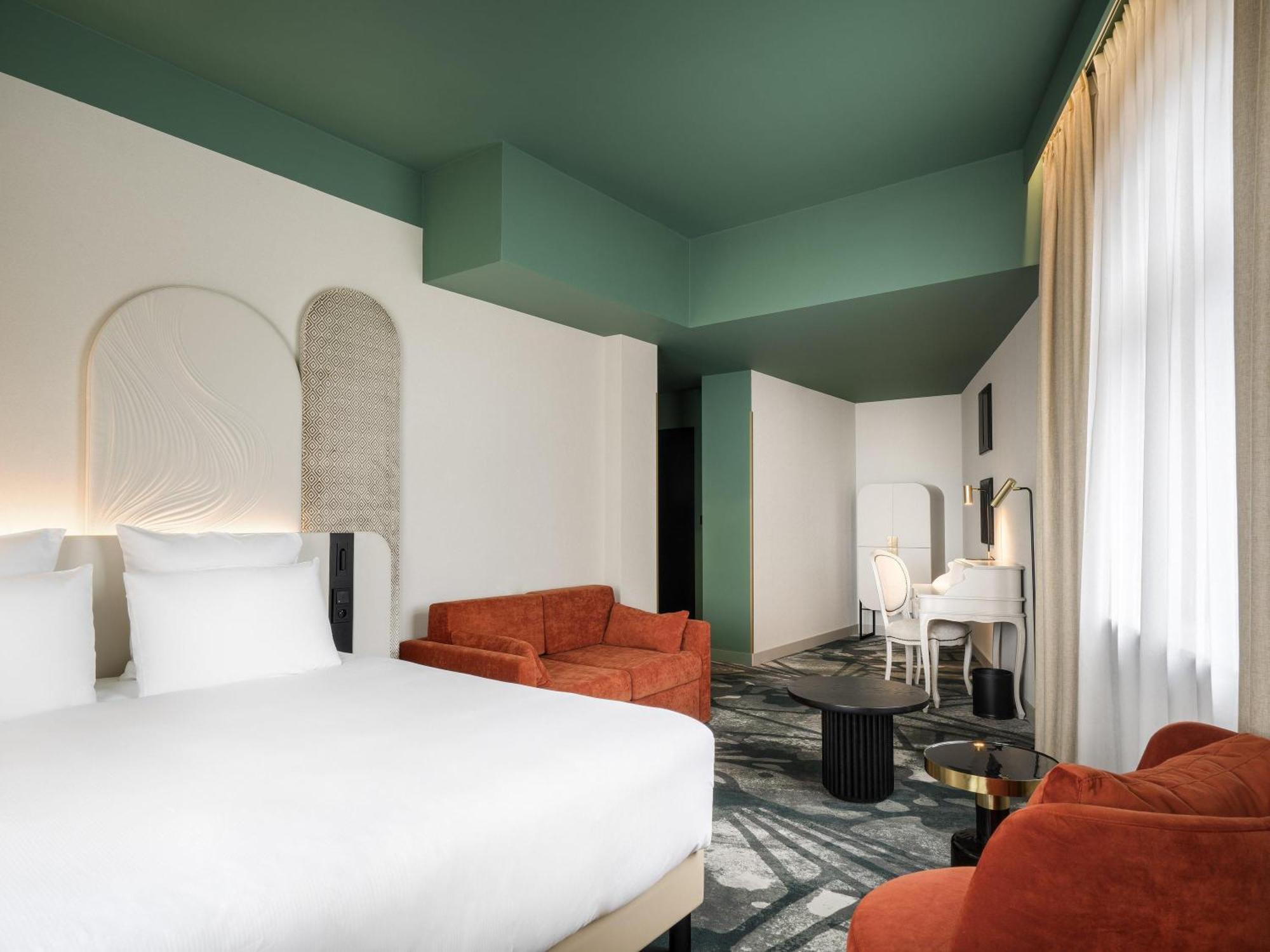 Deluxe Zimmer mit Kingsize-Bett und Sofa