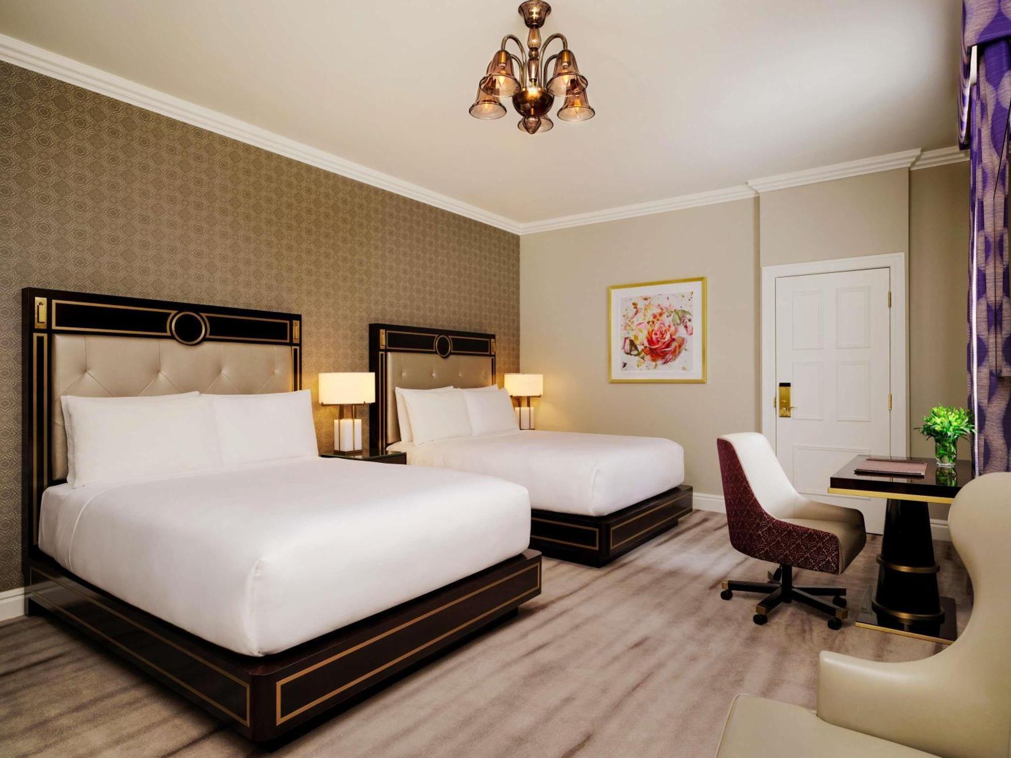 Deluxe Zimmer Fairmont Gold mit 2 Queensize-Betten und Stadtblick