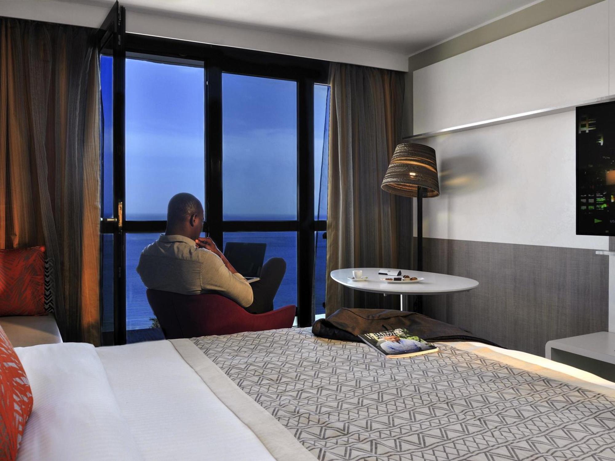 Superior Zimmer mit Kingsize-Bett und Meerblick