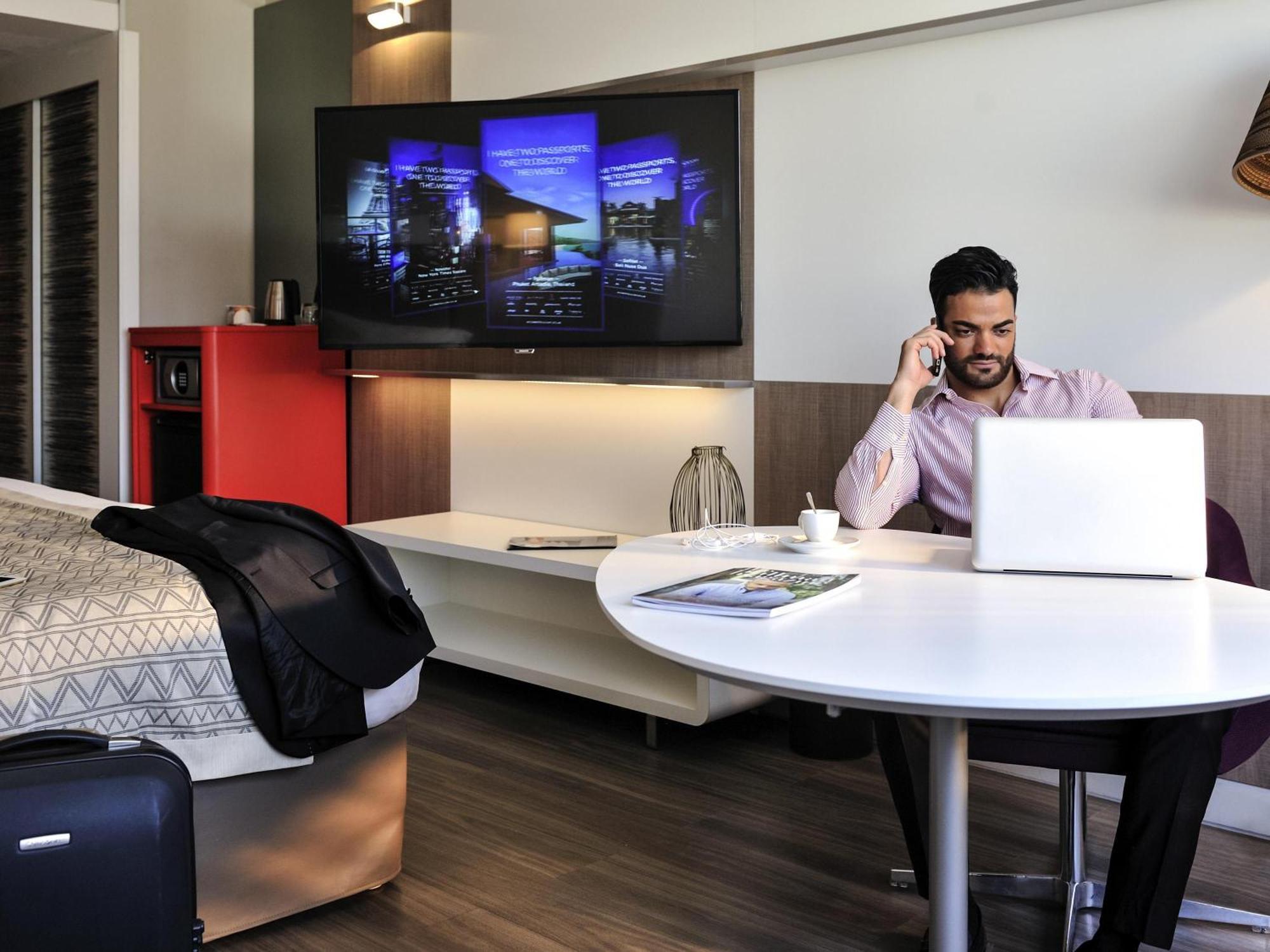 Superior Zimmer mit Kingsize-Bett und Stadtblick