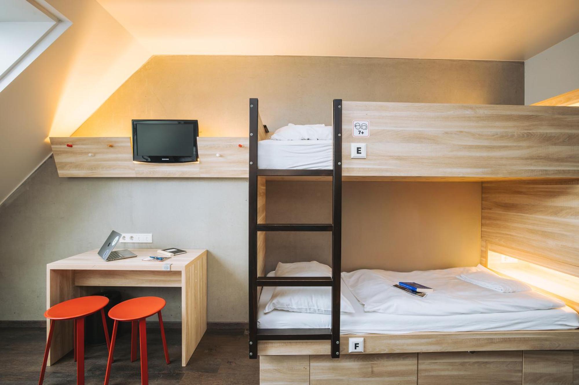 Zimmer mit 6 Betten