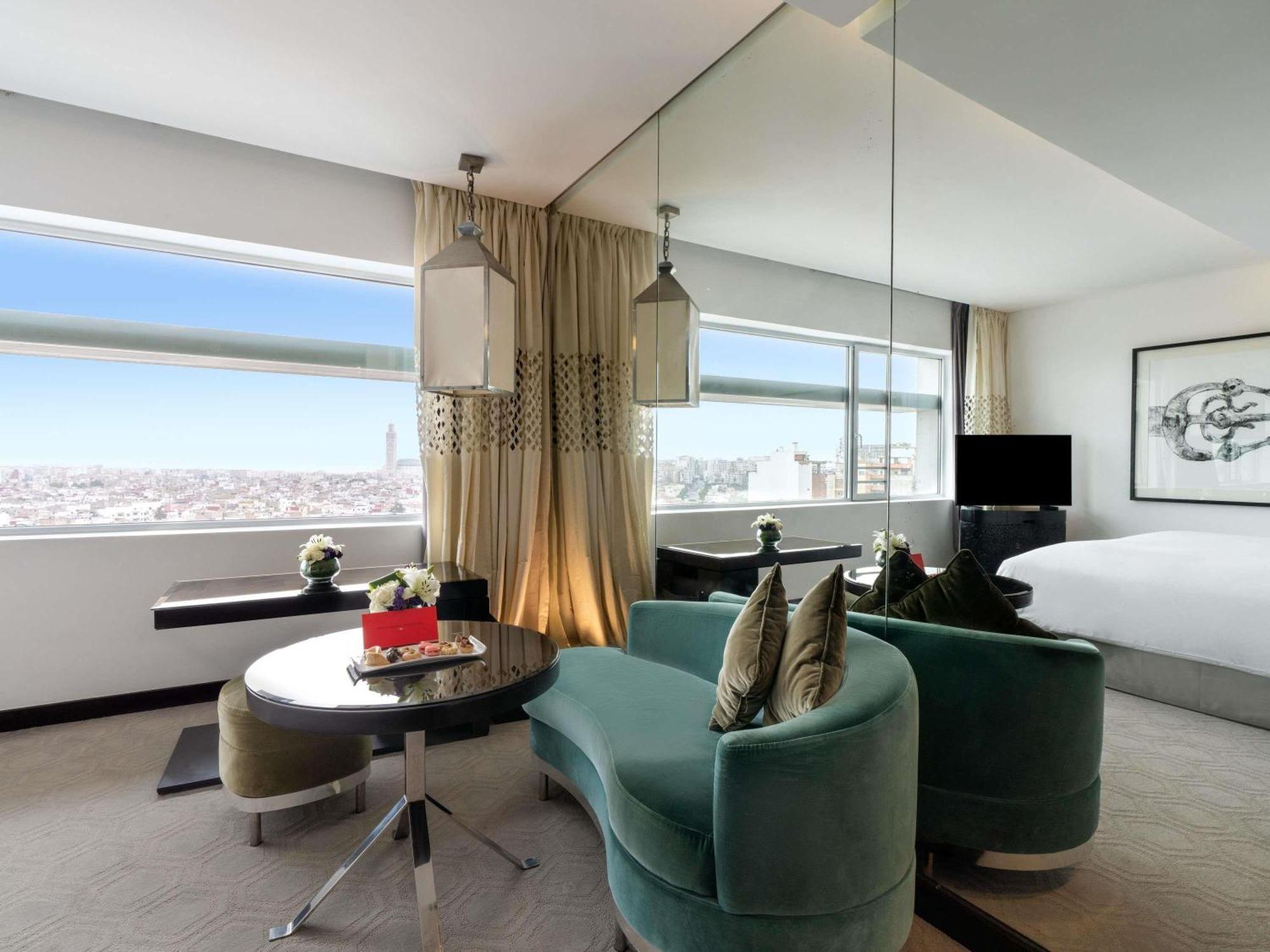 Luxuriöses Zimmer mit Kingsize-Bett
