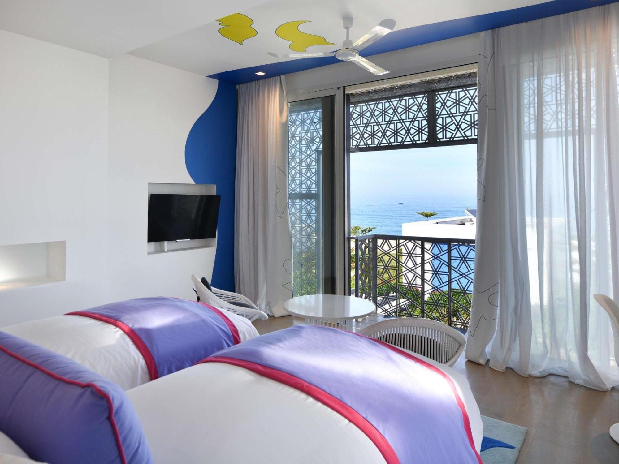 Luxury Room, 2 Twin Beds, Pool View, Private Terrace