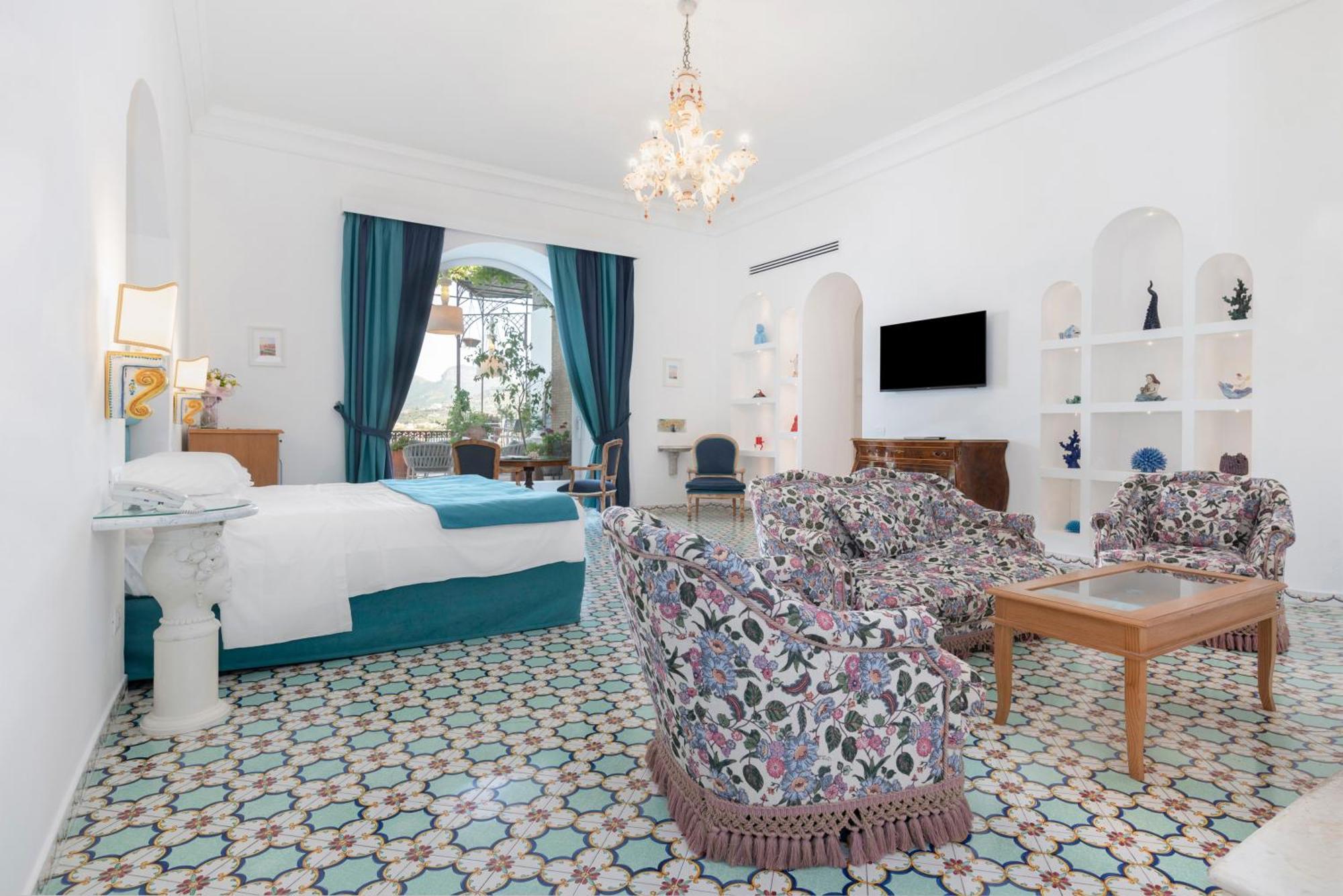 Suite mit Kingsize-Bett mit Whirlpool