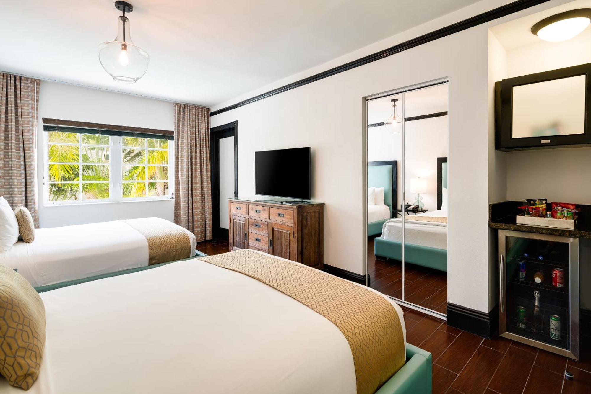 Classic Doppelzimmer mit Queensize-Bett und Poolblick