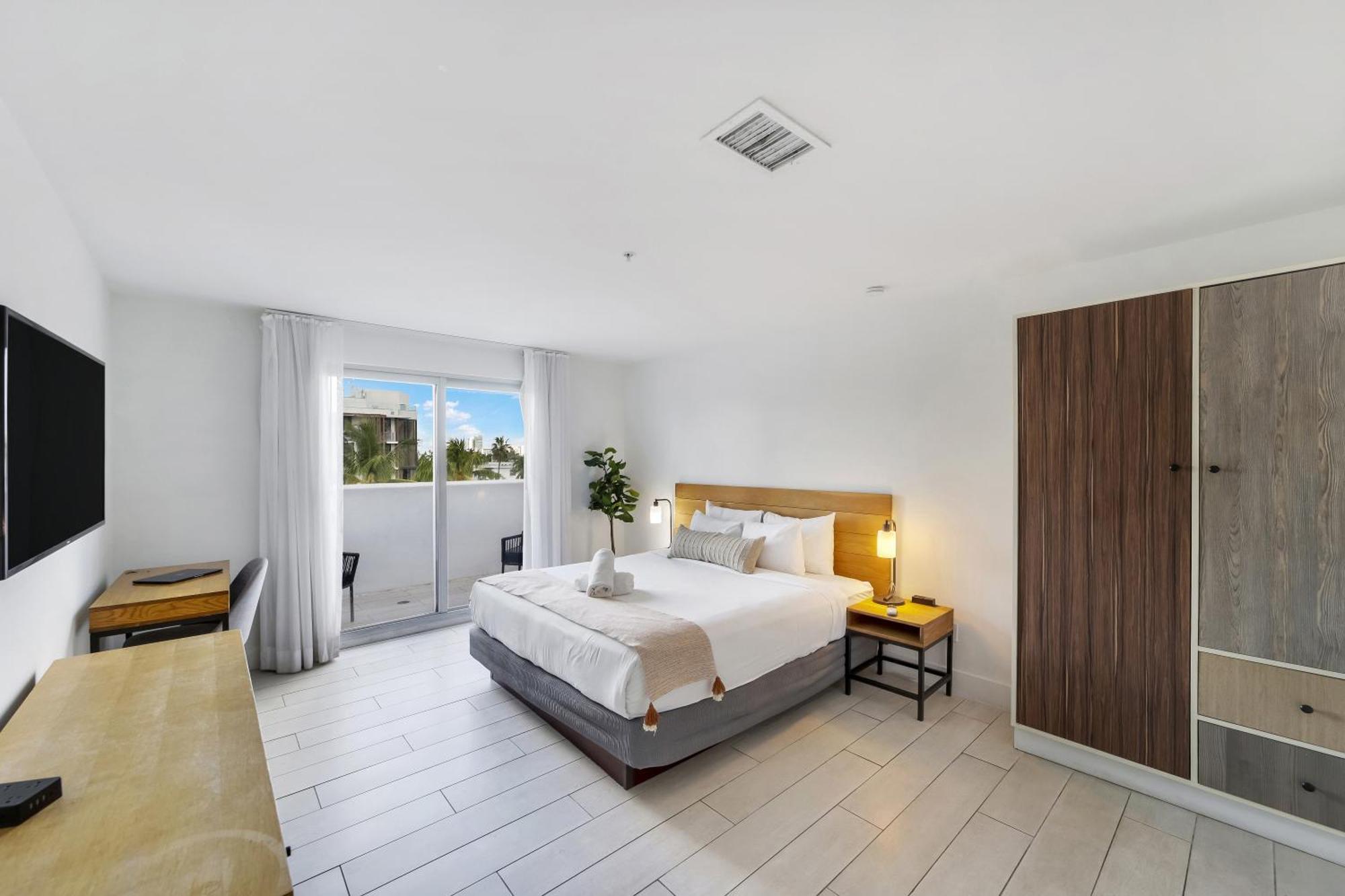 Zimmer mit Kingsize-Bett und Balkon (Selbst-Check-in)