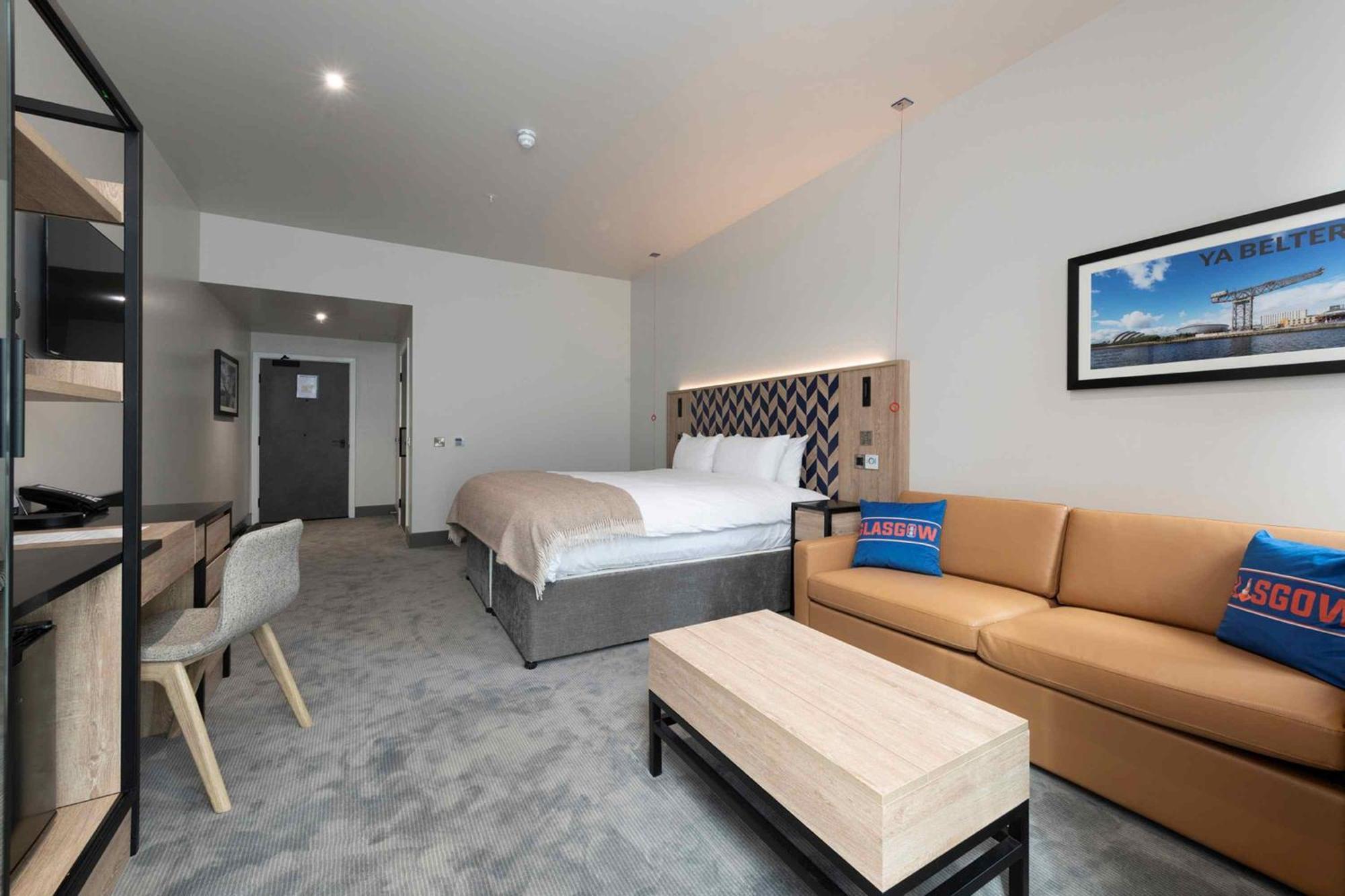 Barrierefreie Suite, 1 Super-Kingsize-Bett, Schlafsofa, Kochnische